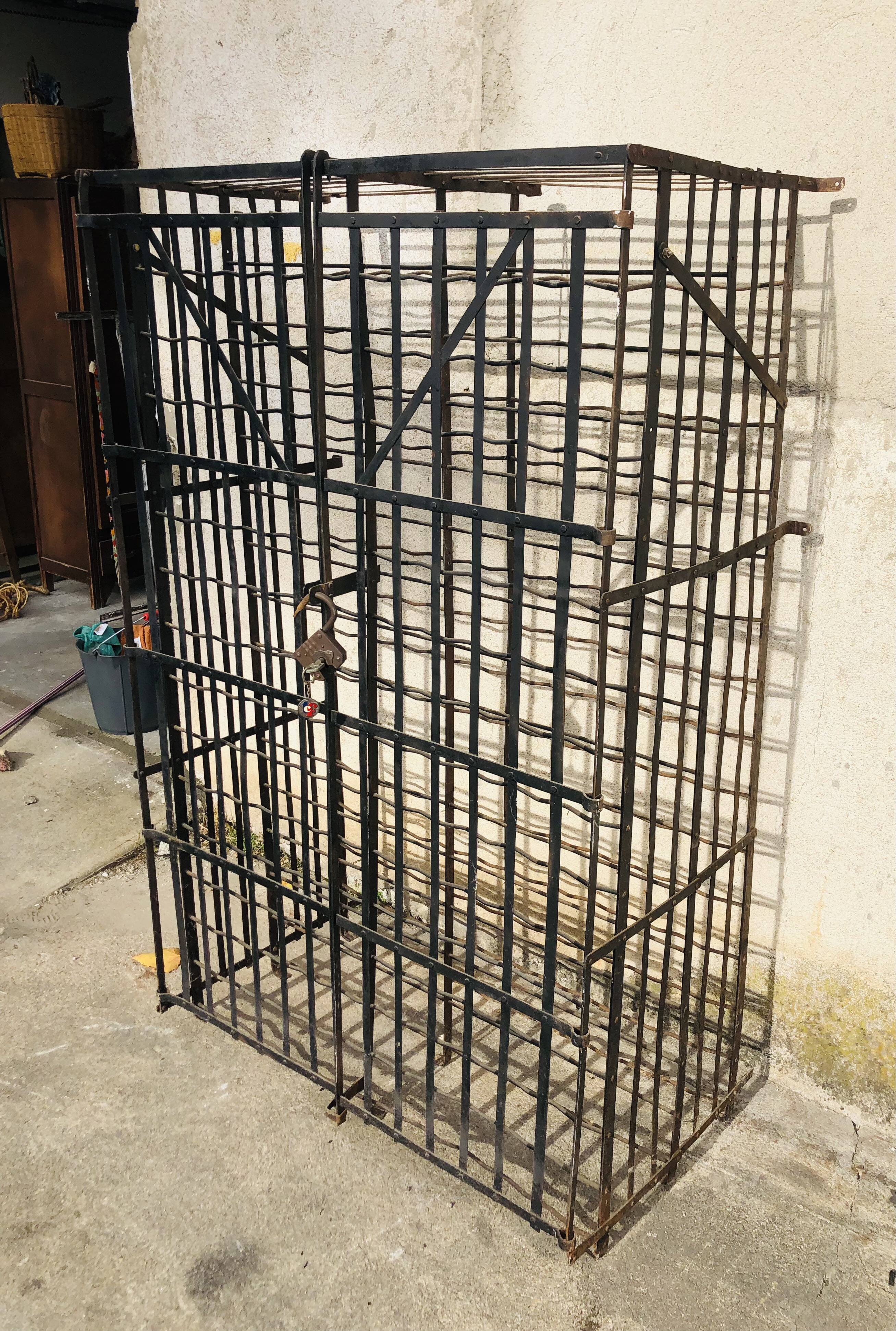 Wine cellar of 300 bottles