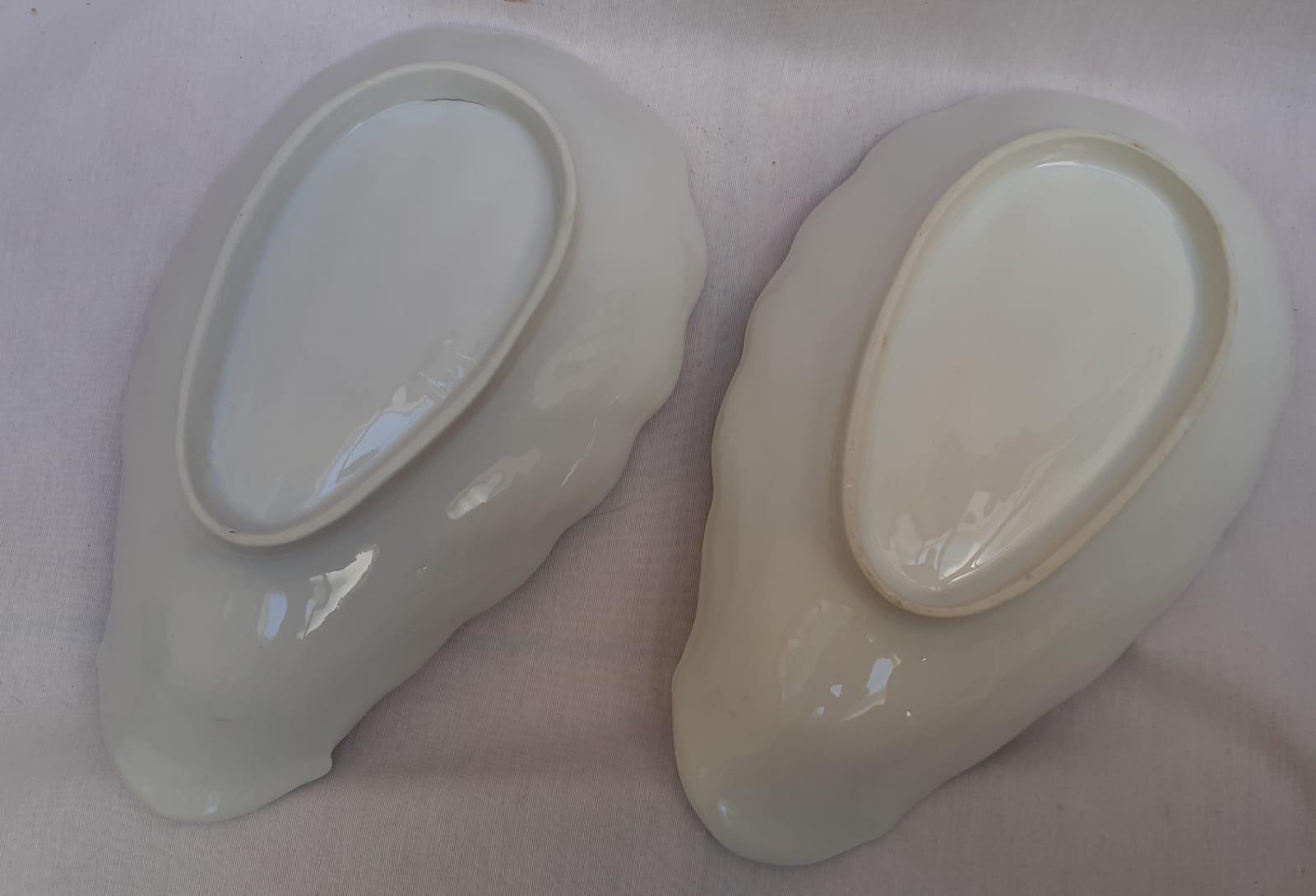 Pair of porcelain shell ravines