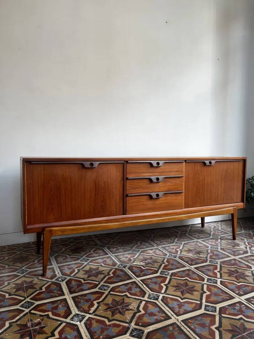 Buffet moderne du milieu du siècle – Meubles Stonehill