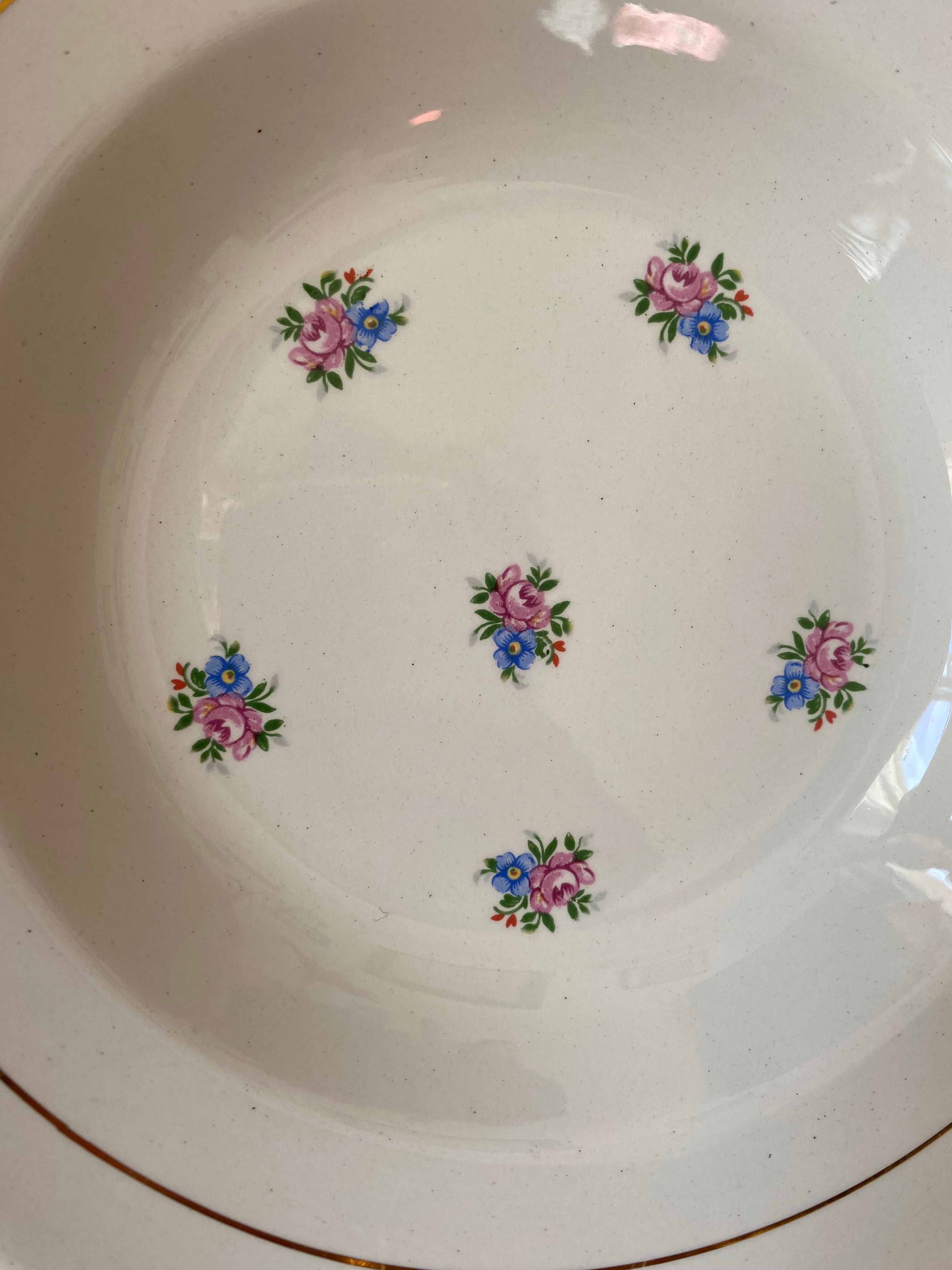 6 old and flowery hollow plates.
