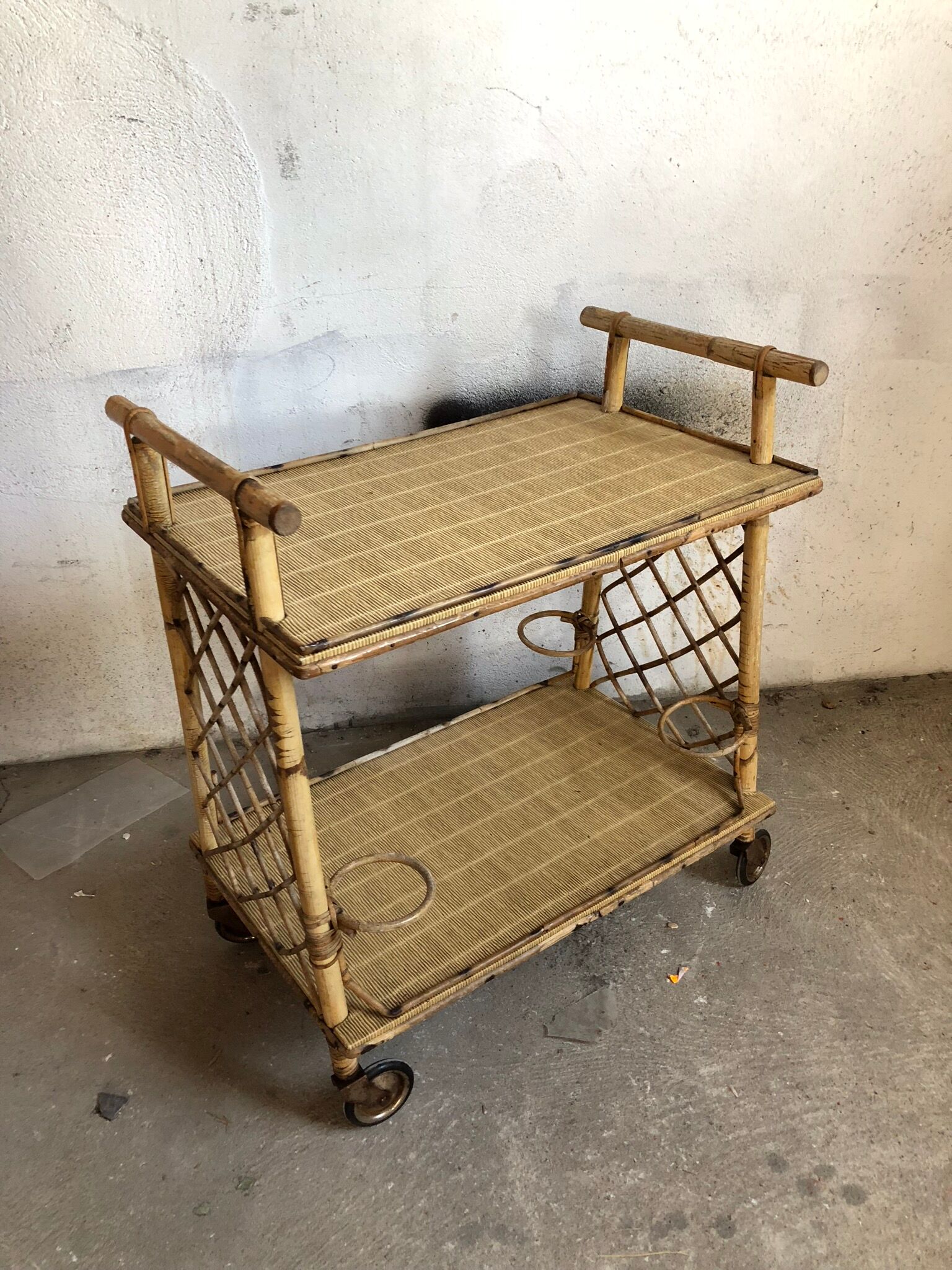Skateboard rattan serving