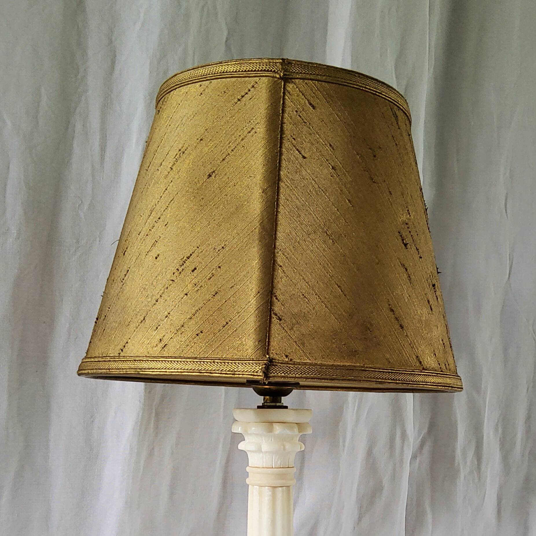 Lampe italienne en albâtre sculpté