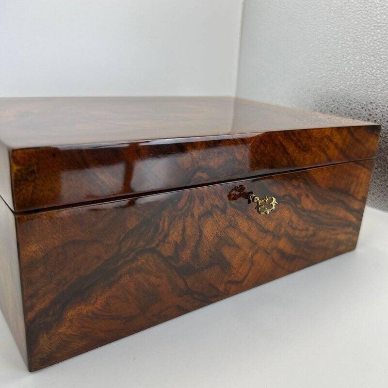 Biedermeier Box in Walnut Veneer on Maple, Austria, 1840s