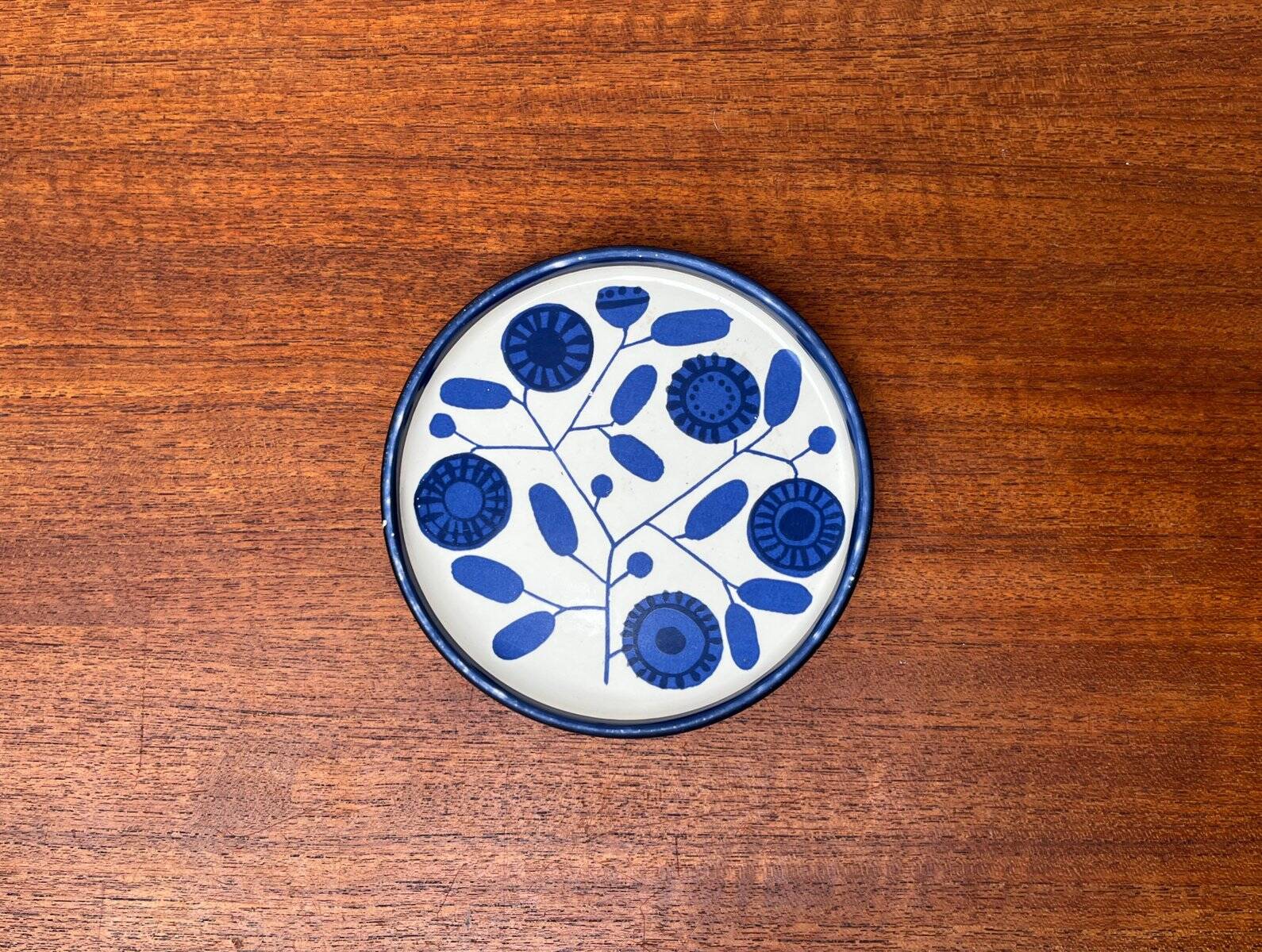 German ceramic saucer from the Stockholm series of the 1960s by Melitta, mid-century style.