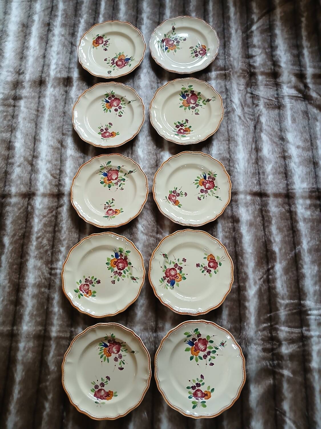 10 vintage Longchamp dinner plates