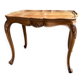 Coffee table, light wood side table with curved legs ☐ 65 x 47 cm