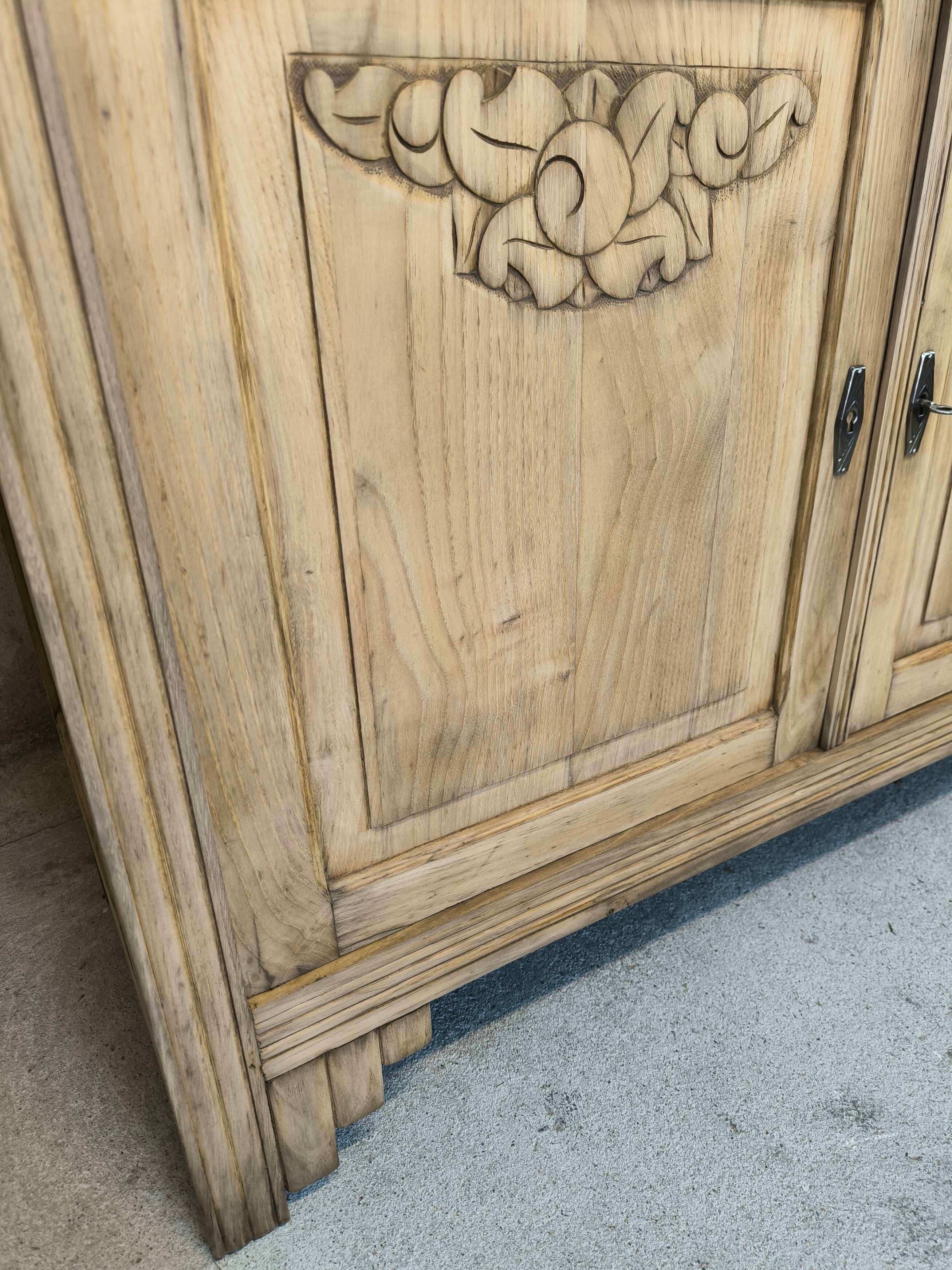 Buffet parisien vintage art déco en bois massif.