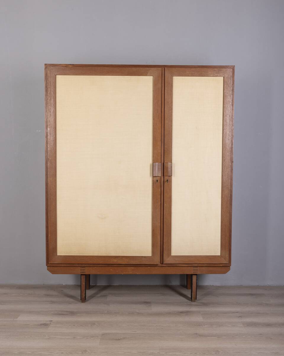Meuble en bois à deux portes des années 1960, recouvert de tissu, de style italien.