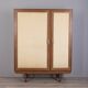 Meuble en bois à deux portes des années 1960, recouvert de tissu, de style italien.