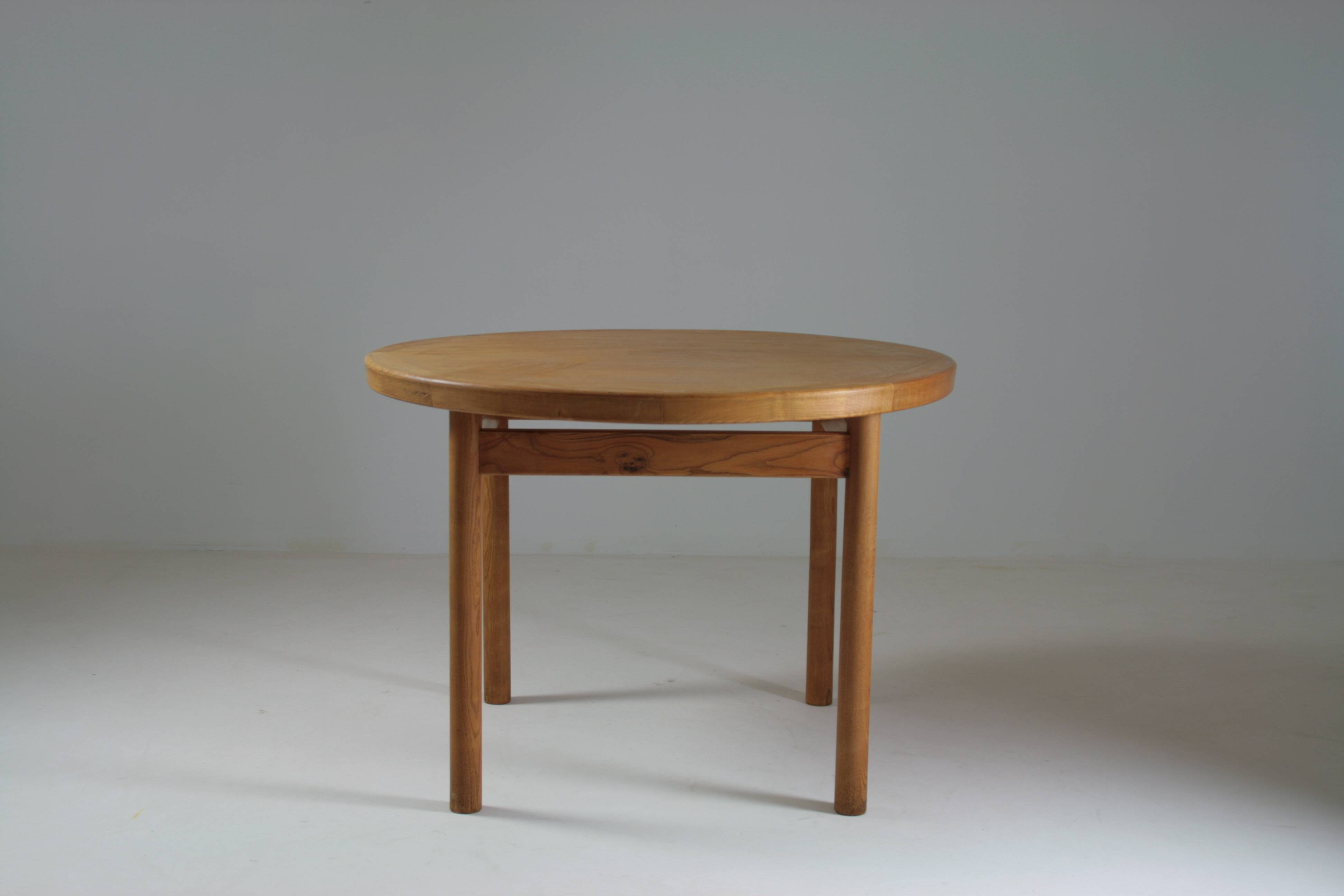 Round table model Dordogne by Robert Sentou, France