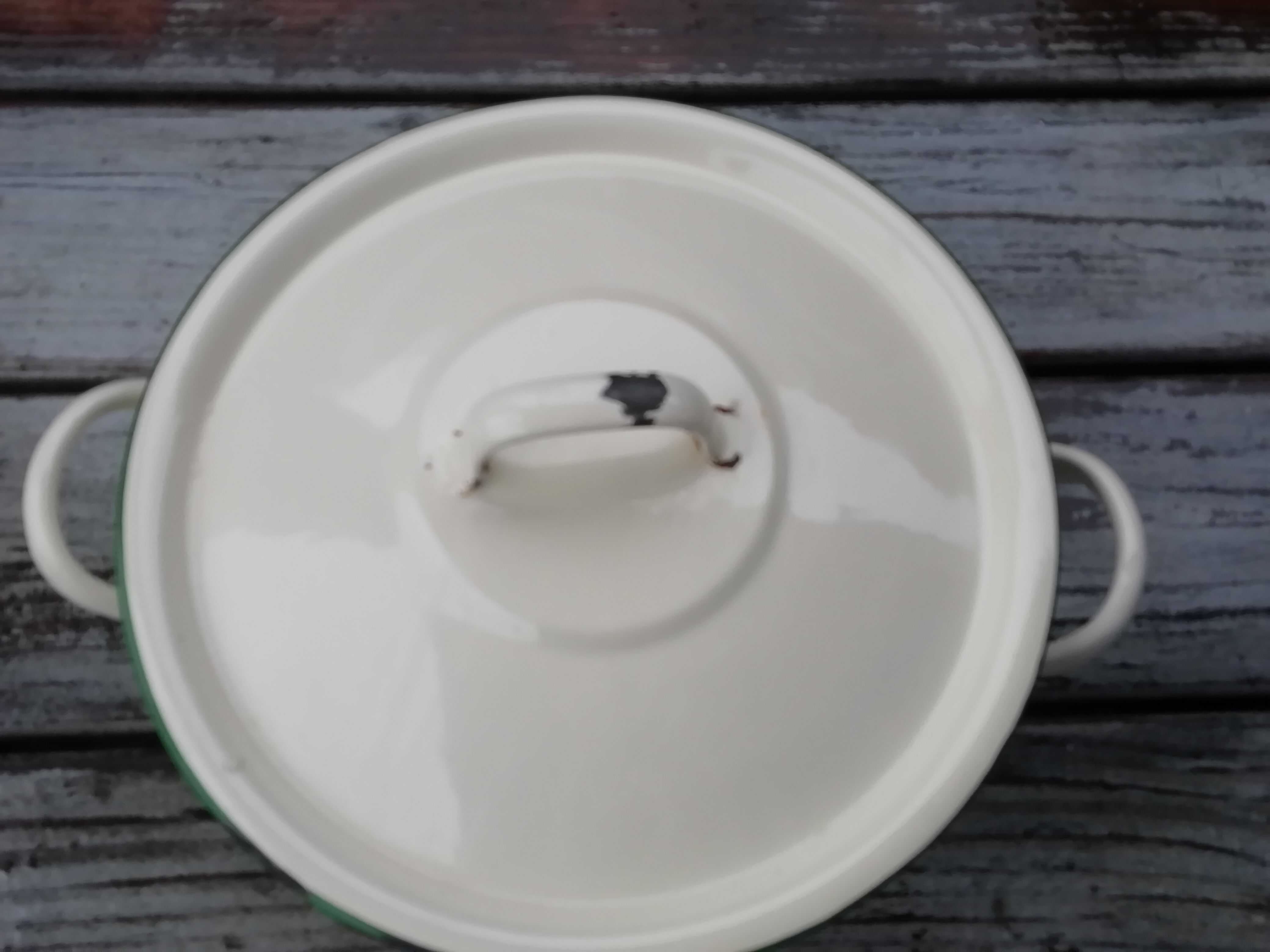 Enamelled sheet metal cocotte