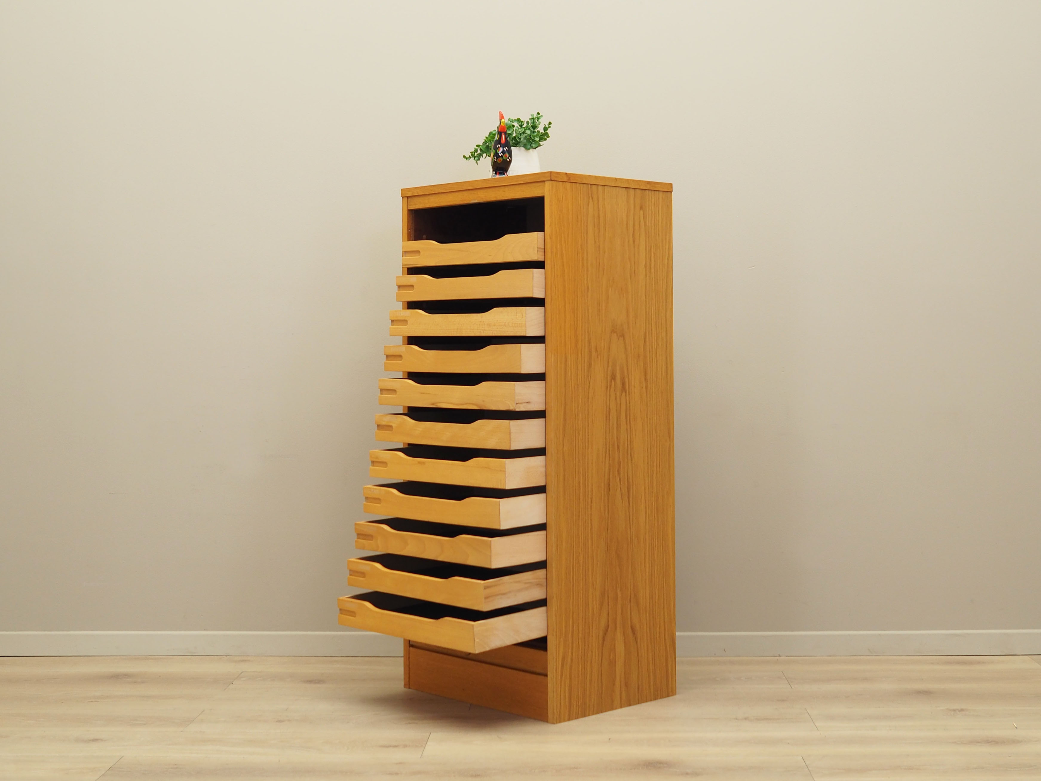 Classeur en frêne, design danois, années 1960, production: Danemark