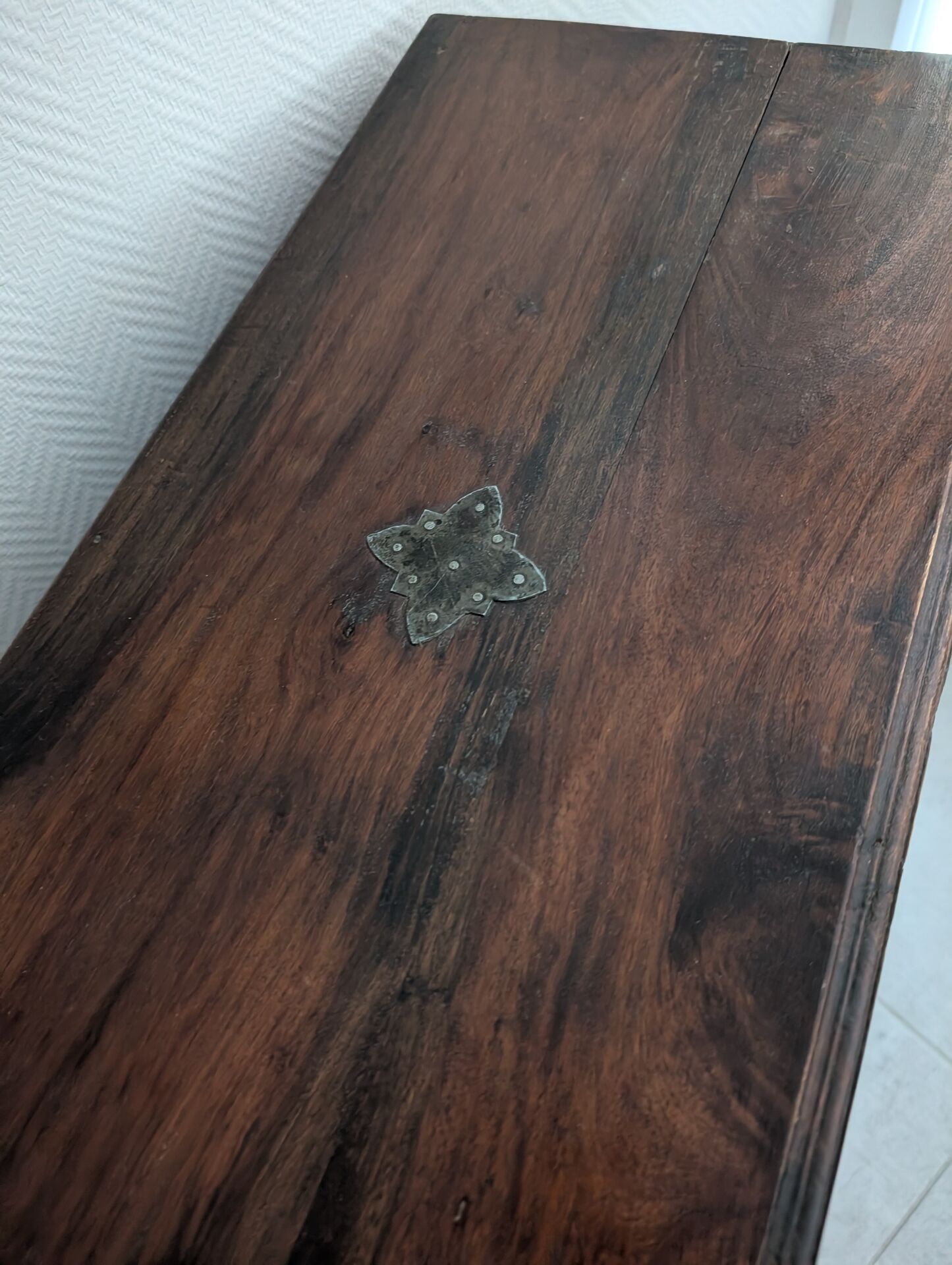 Colonial style solid wood accent furniture