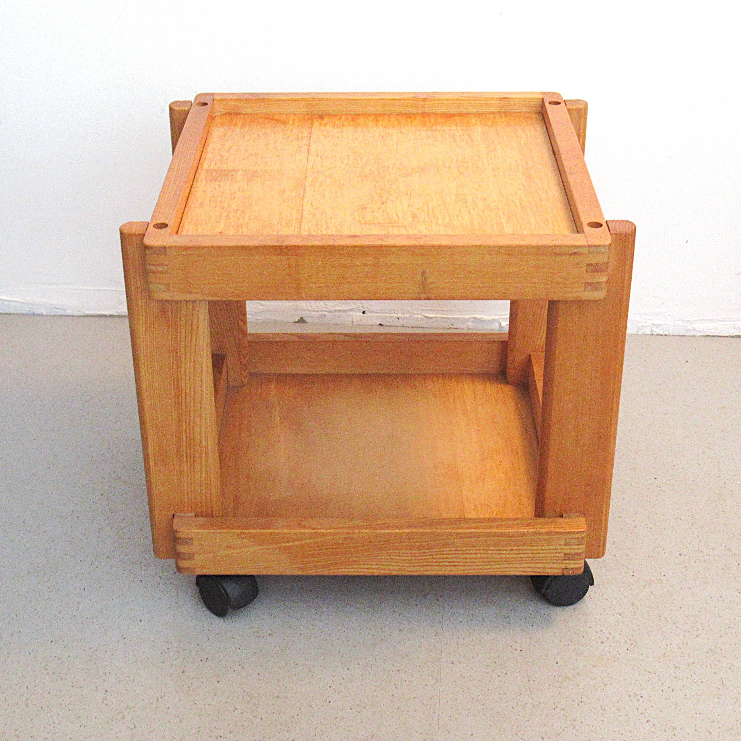 Table d'appoint cubique scandinave circa 1970