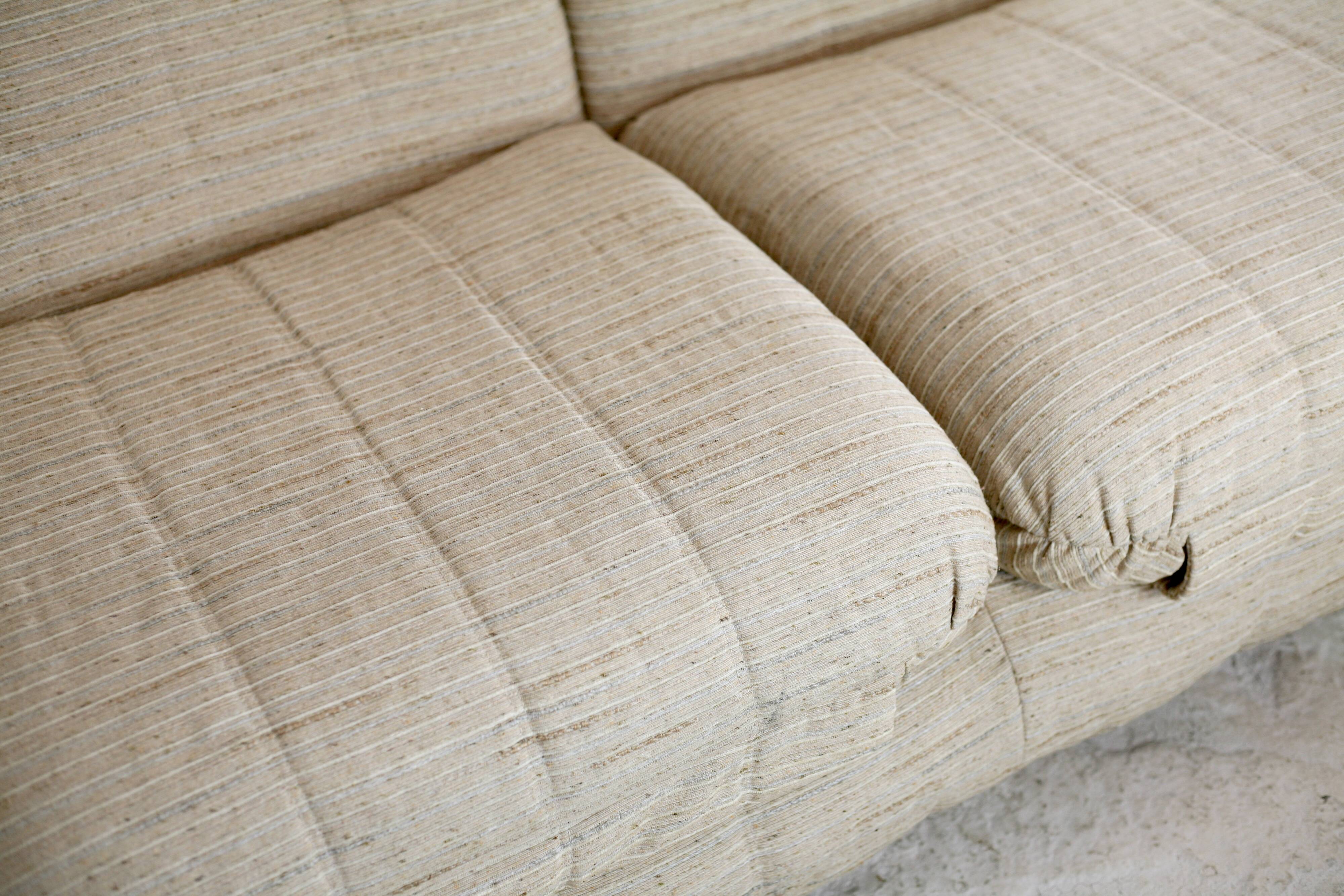 Reclining sofa color "crème chinée", France, circa 1970