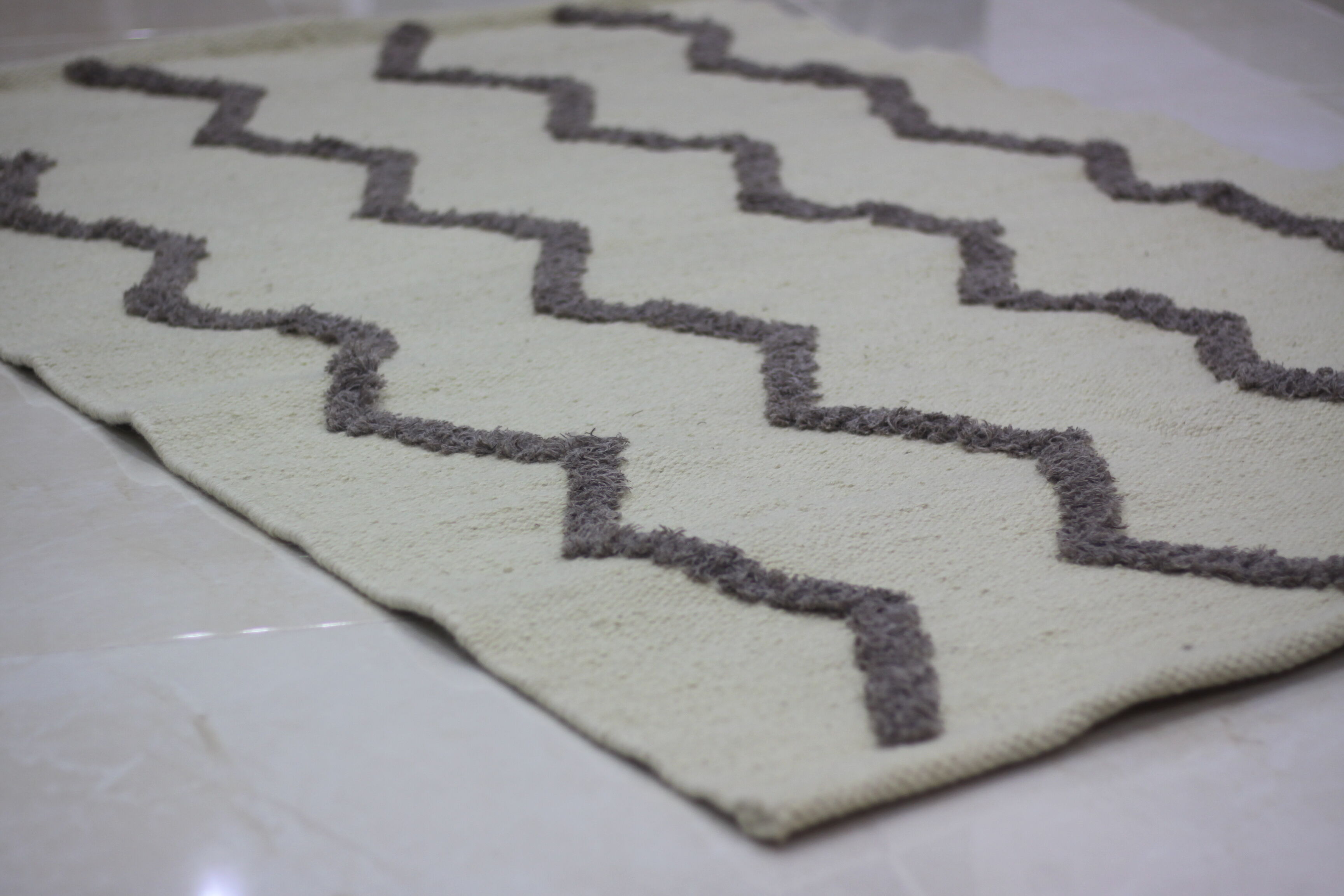 Handmade beige wool carpet 190x125cm
