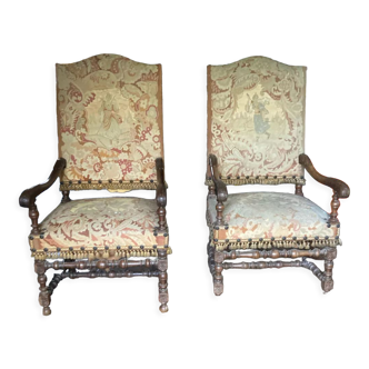 Walnut armchairs with Entretoise style Louis XIII