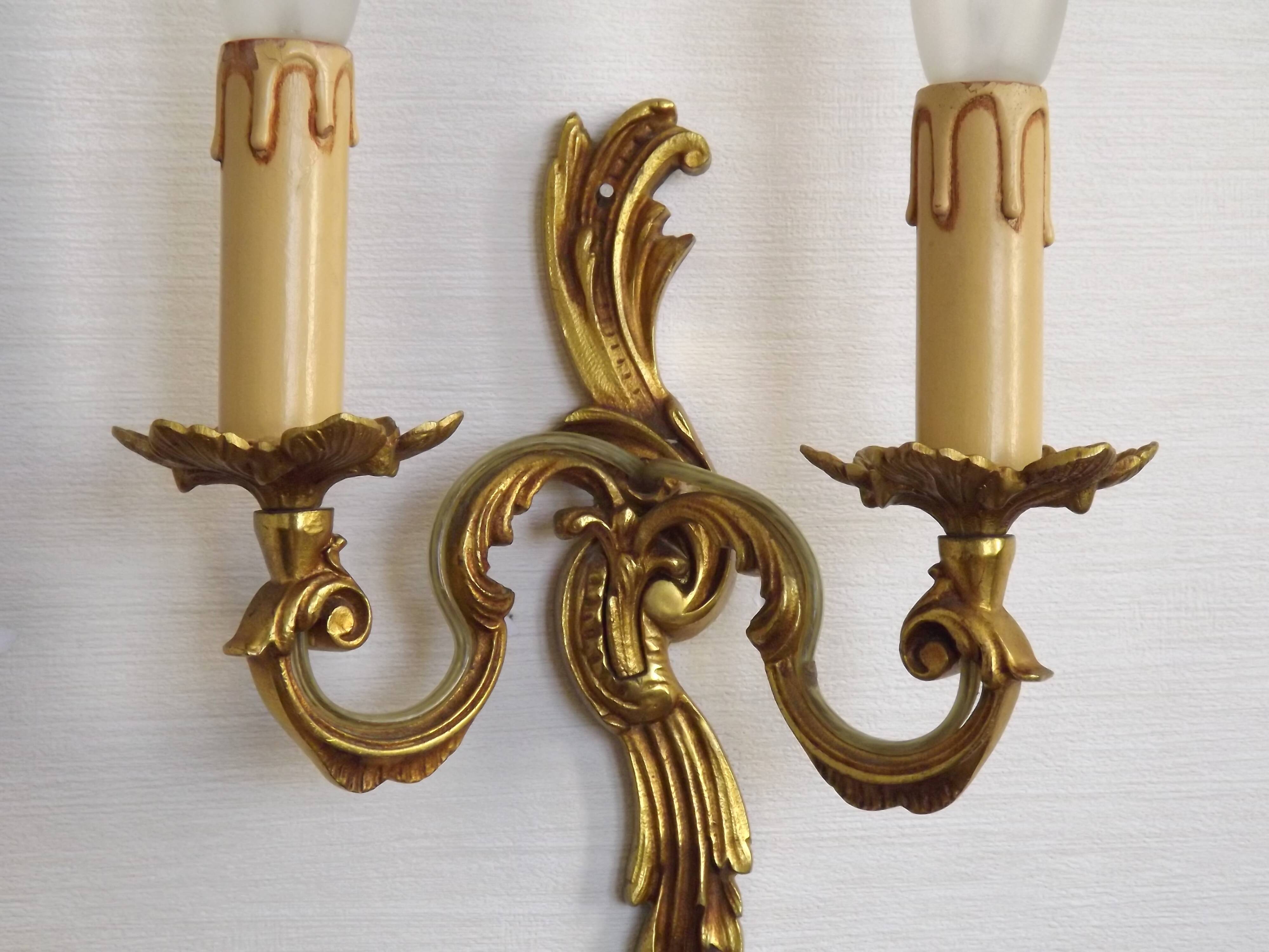 Stylish Vintage French Bronze Double Wall Sconce with Acanthus Leaf Detail