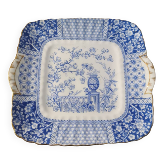 Plate with phosphatic porcelain decoration