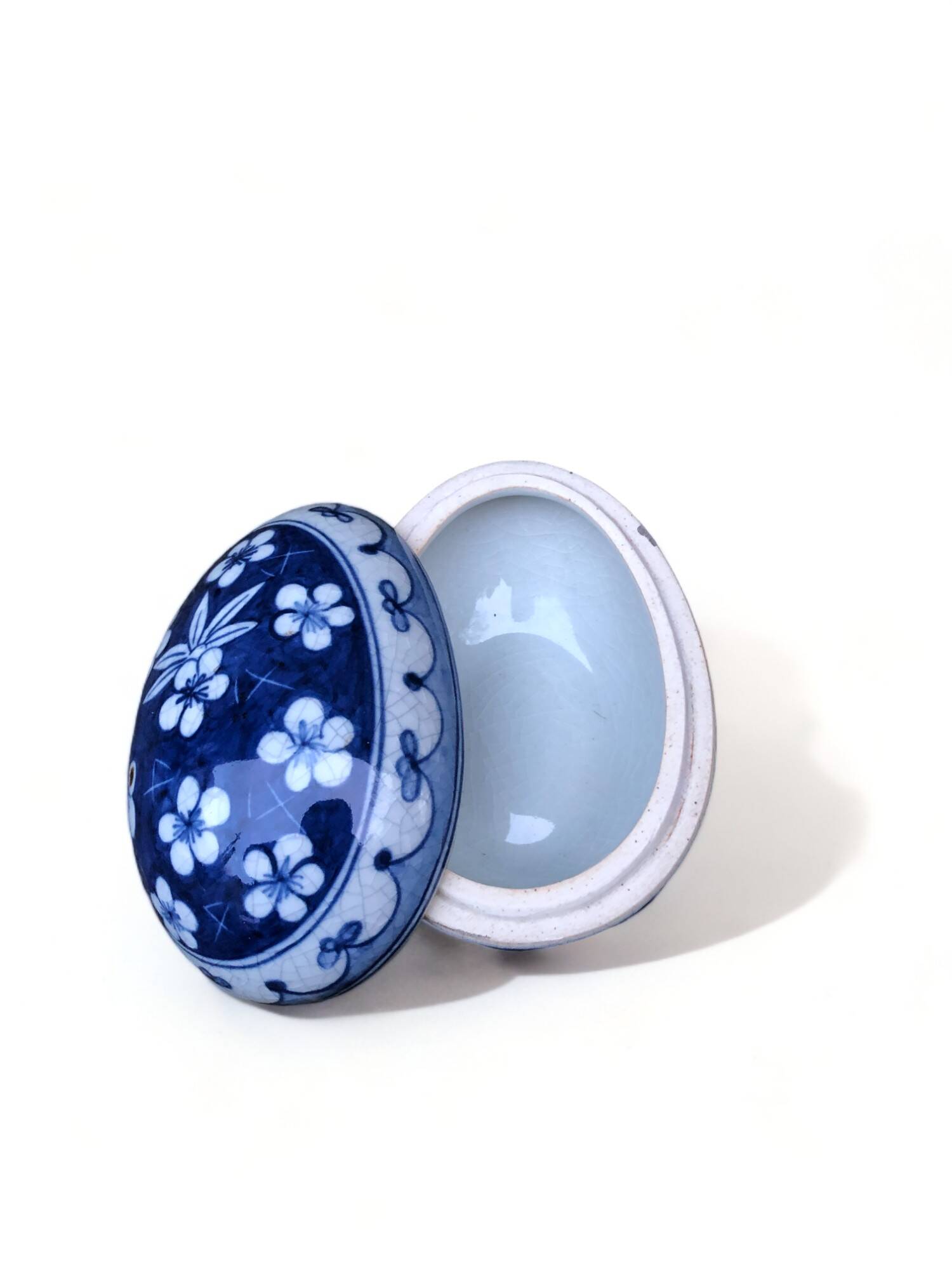 Ceramic egg box 13cm candy box hand painted 1930 floral flower pattern old vintage jewelry