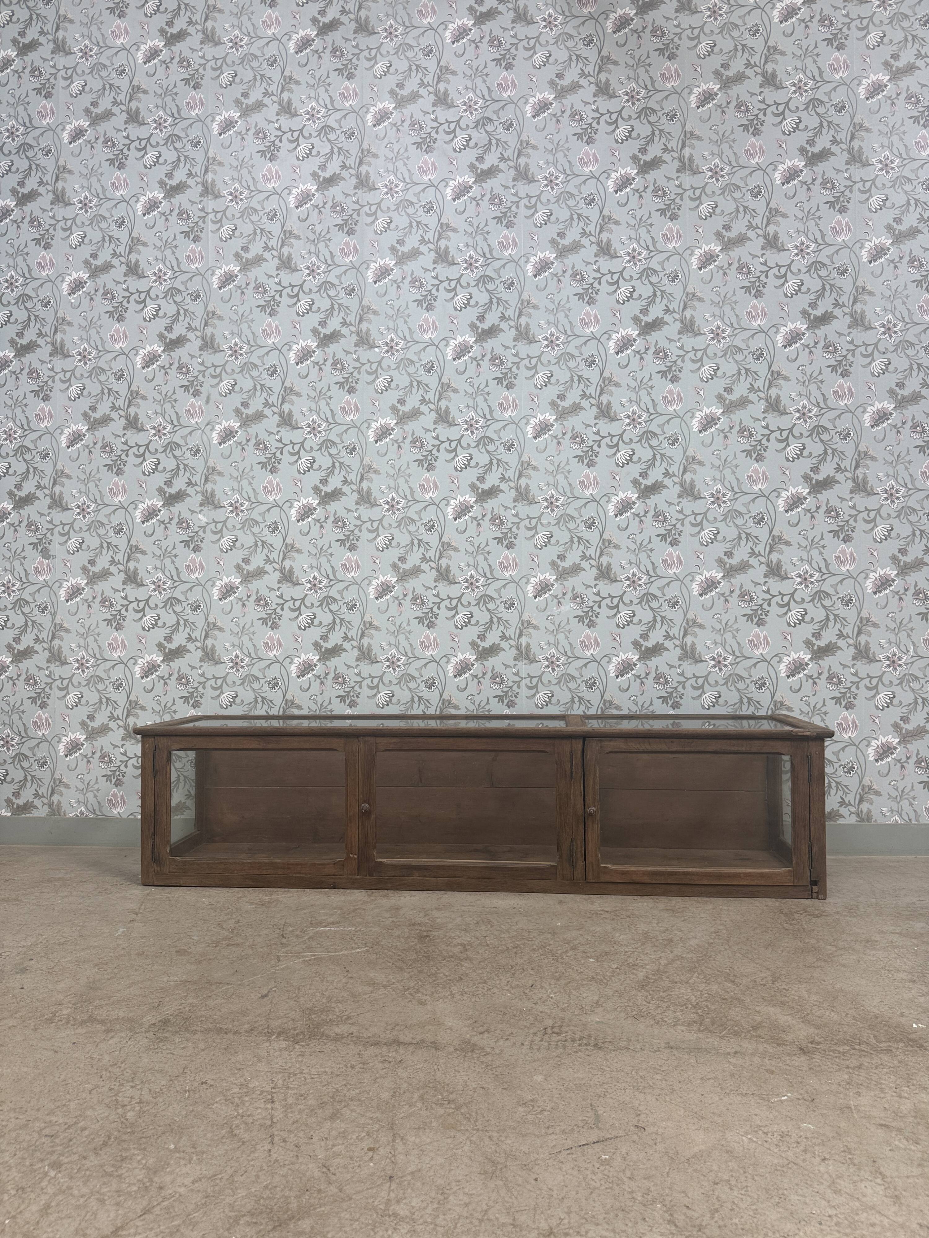 Antique shop display cabinet in oak (renovated)