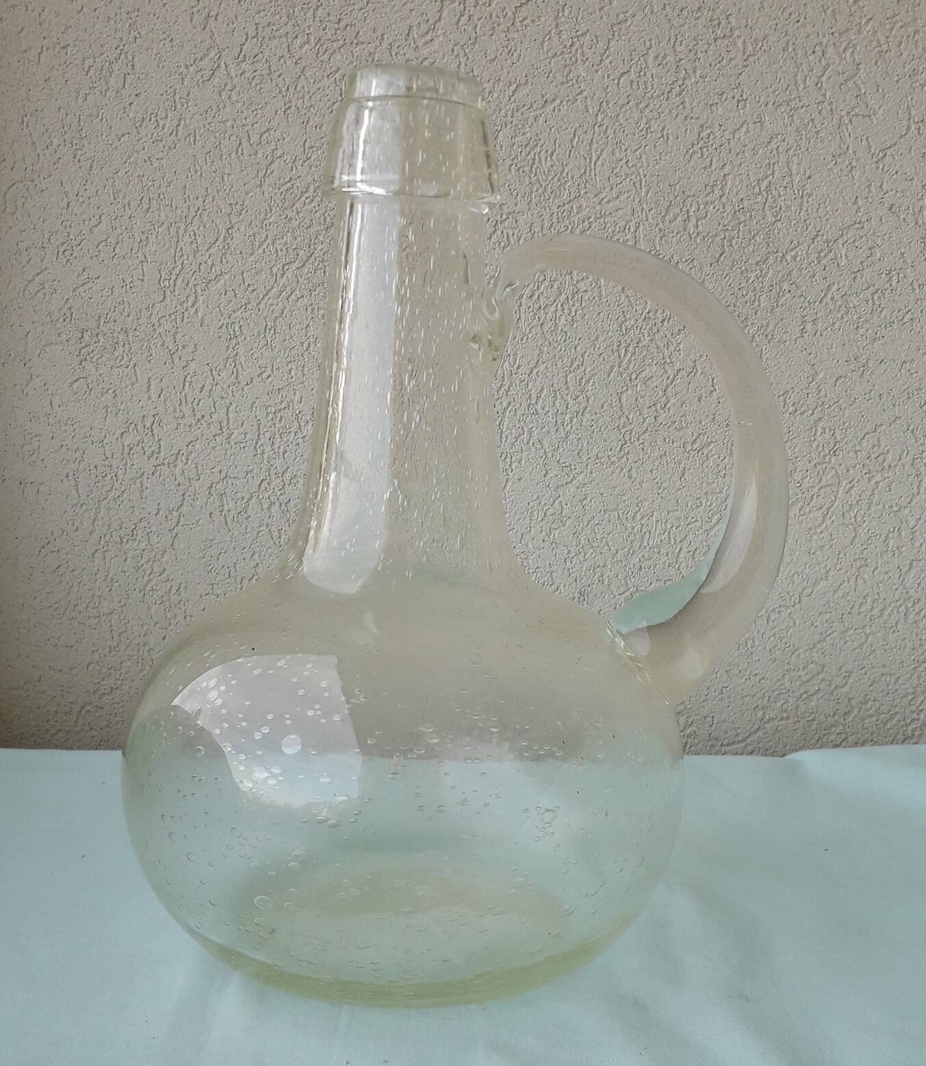Bubble glass carafe