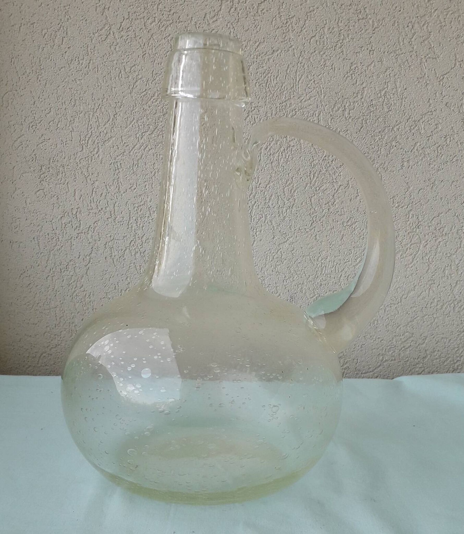 Bubble glass carafe