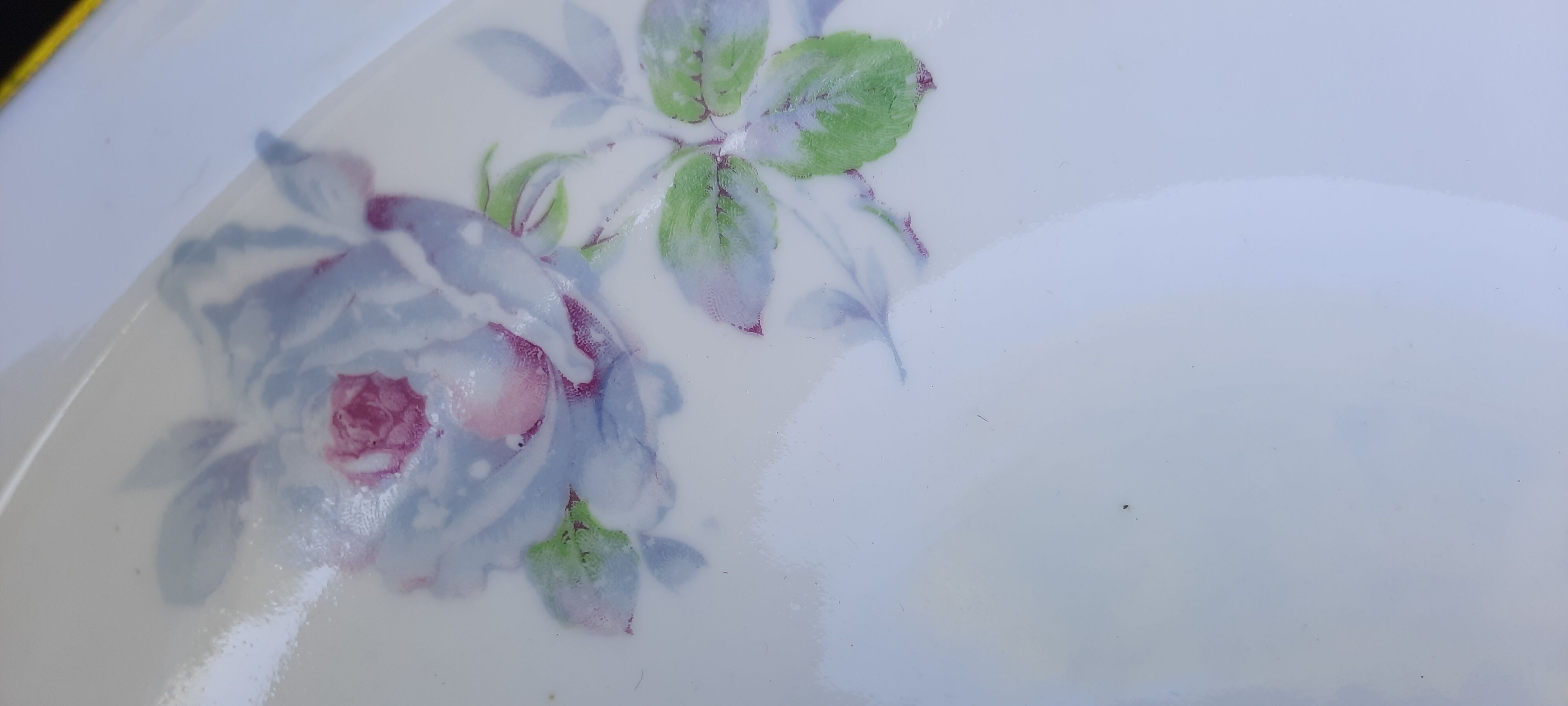 1 bowl and 1 porcelain hollow dish
