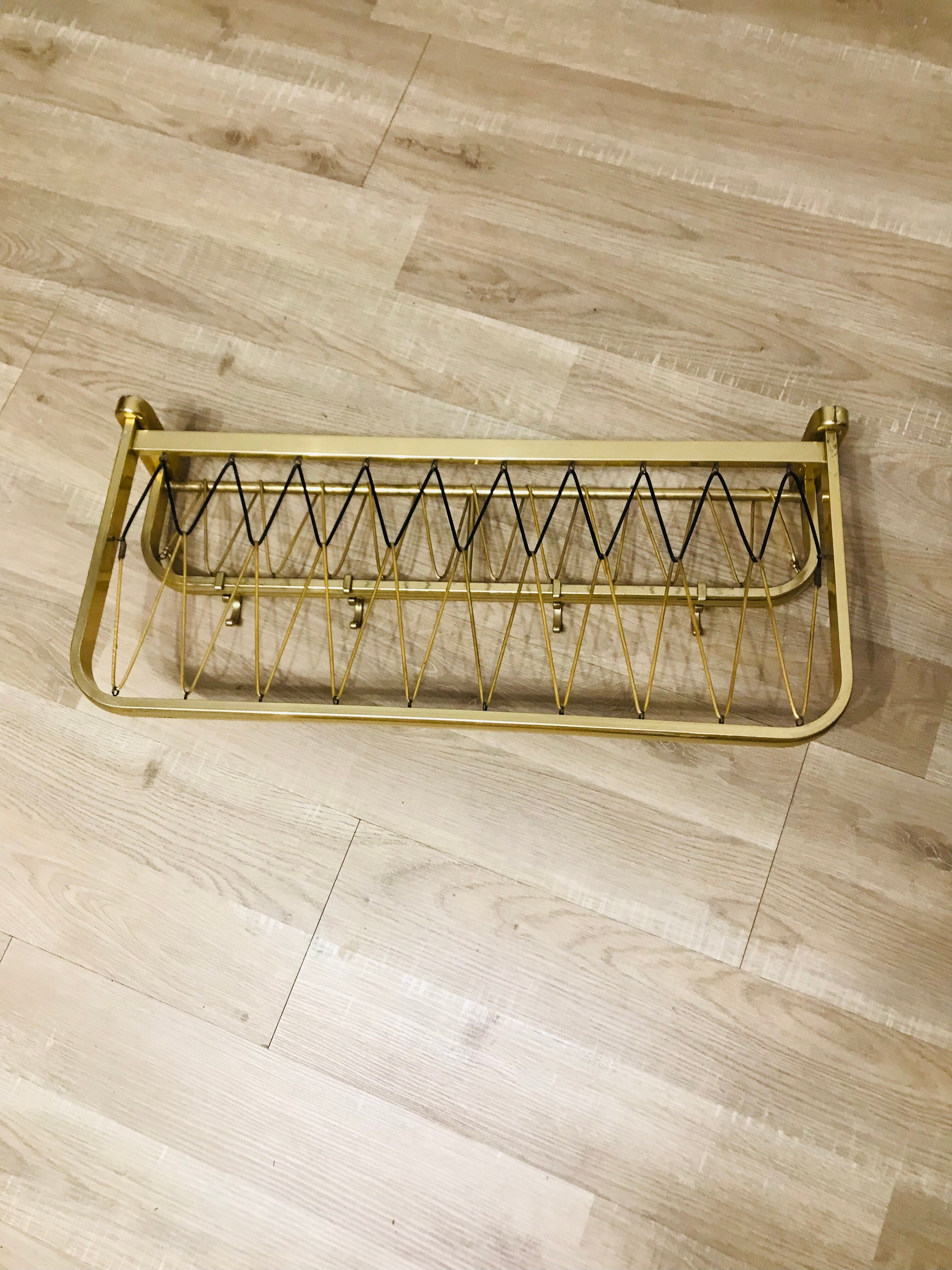 Wall-mounted cloakroom coat rack