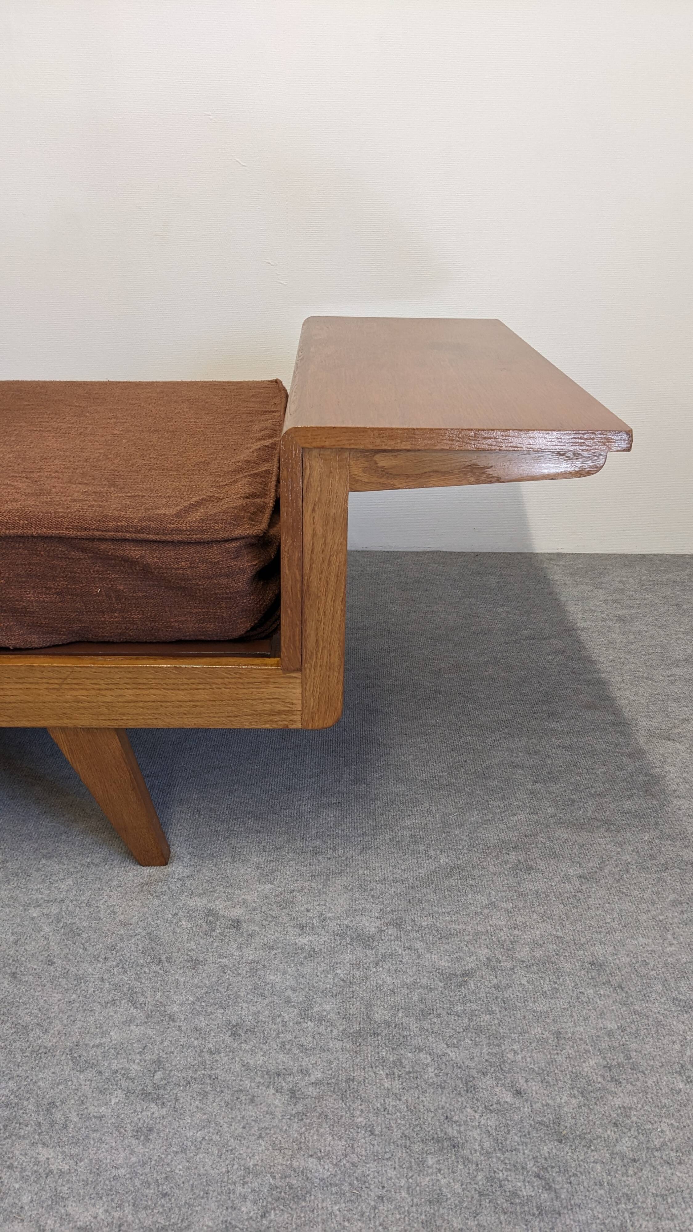 Daybed,  banquette ou lit de repos de style scandinave, France vers 1960