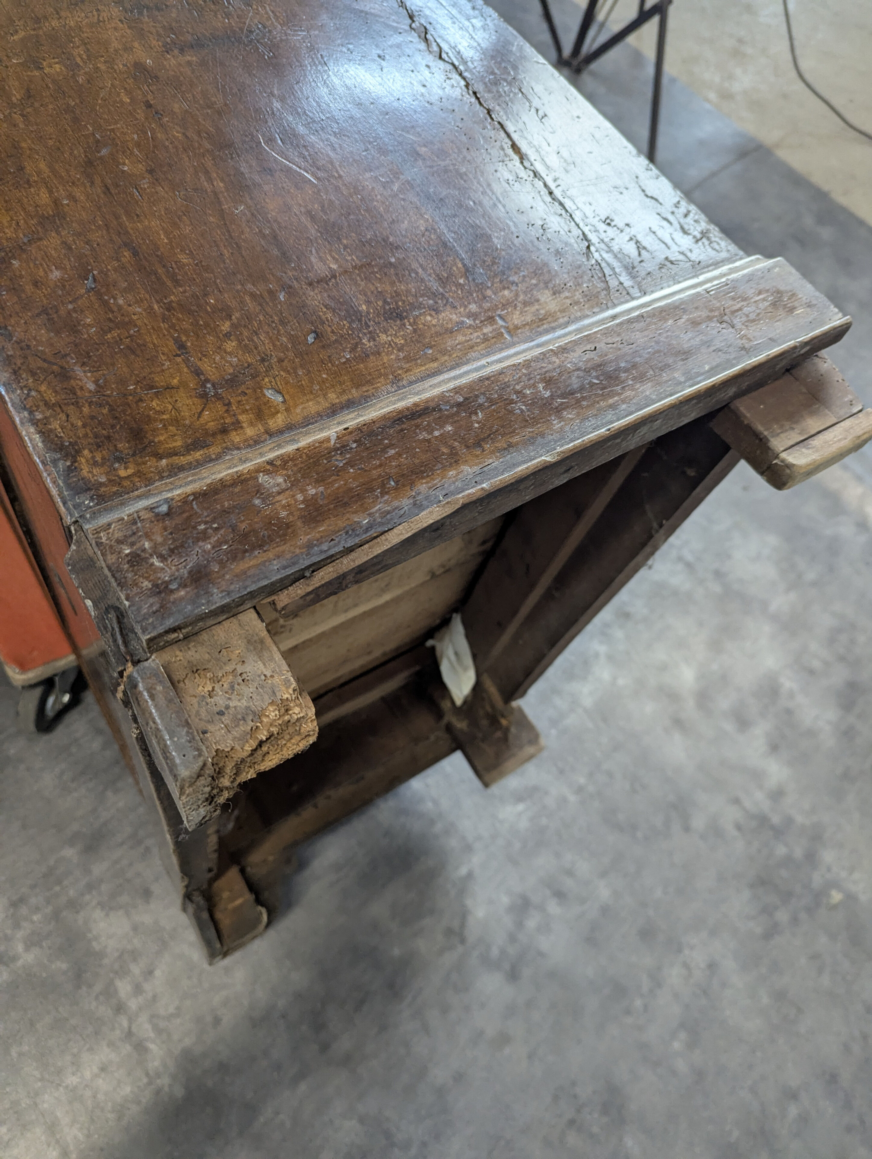 Small Louis Philippe style chest of drawers in mahogany