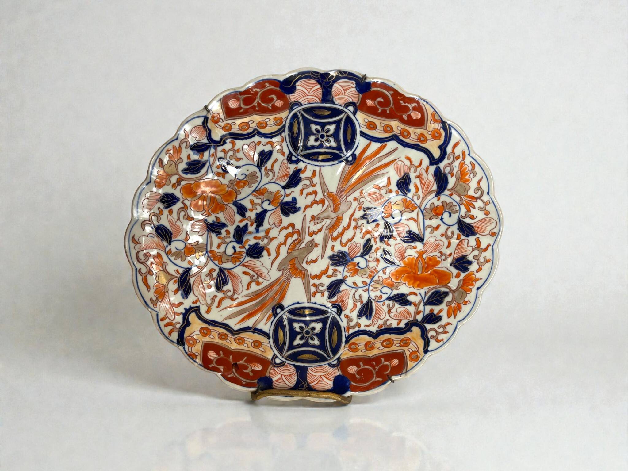 China, shaped porcelain with polychrome Imari decoration, 20th century.