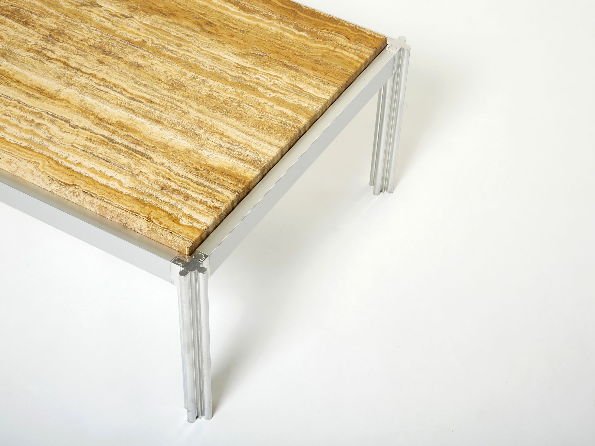 Table basse chrome aluminium travertin jaune George Ciancimino 1975