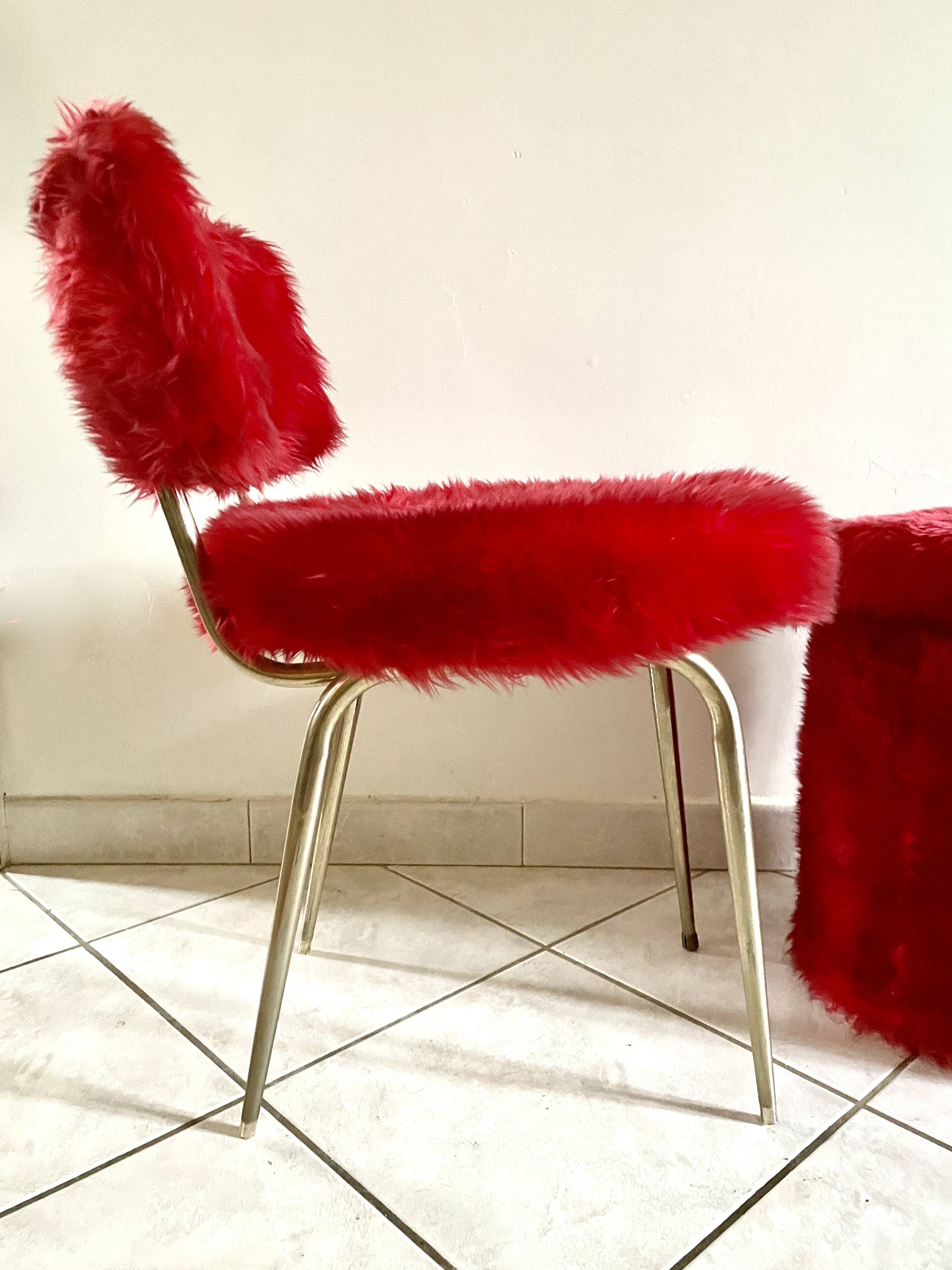 Red moumoute chair and pouf