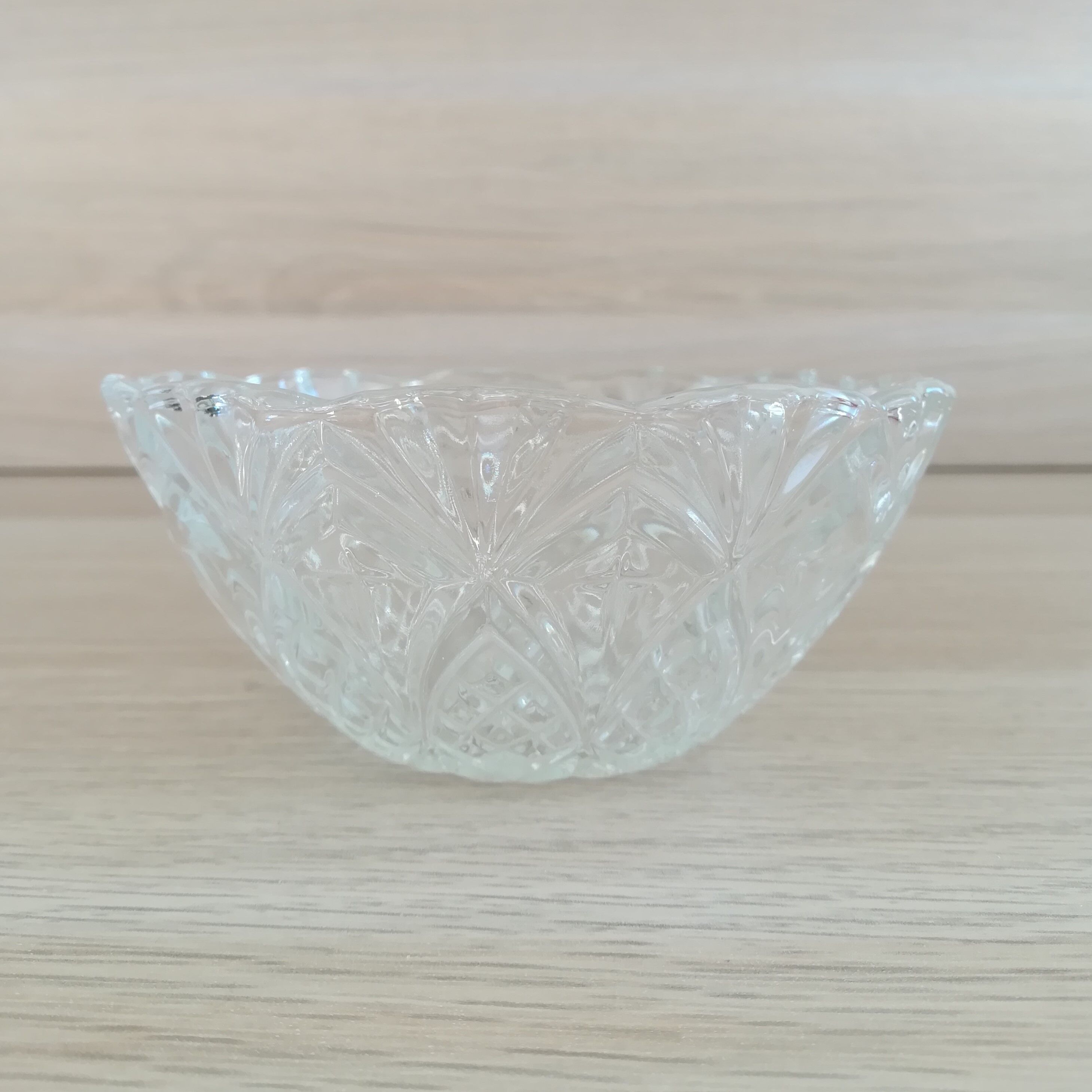 3 ramekins in chiseled glass