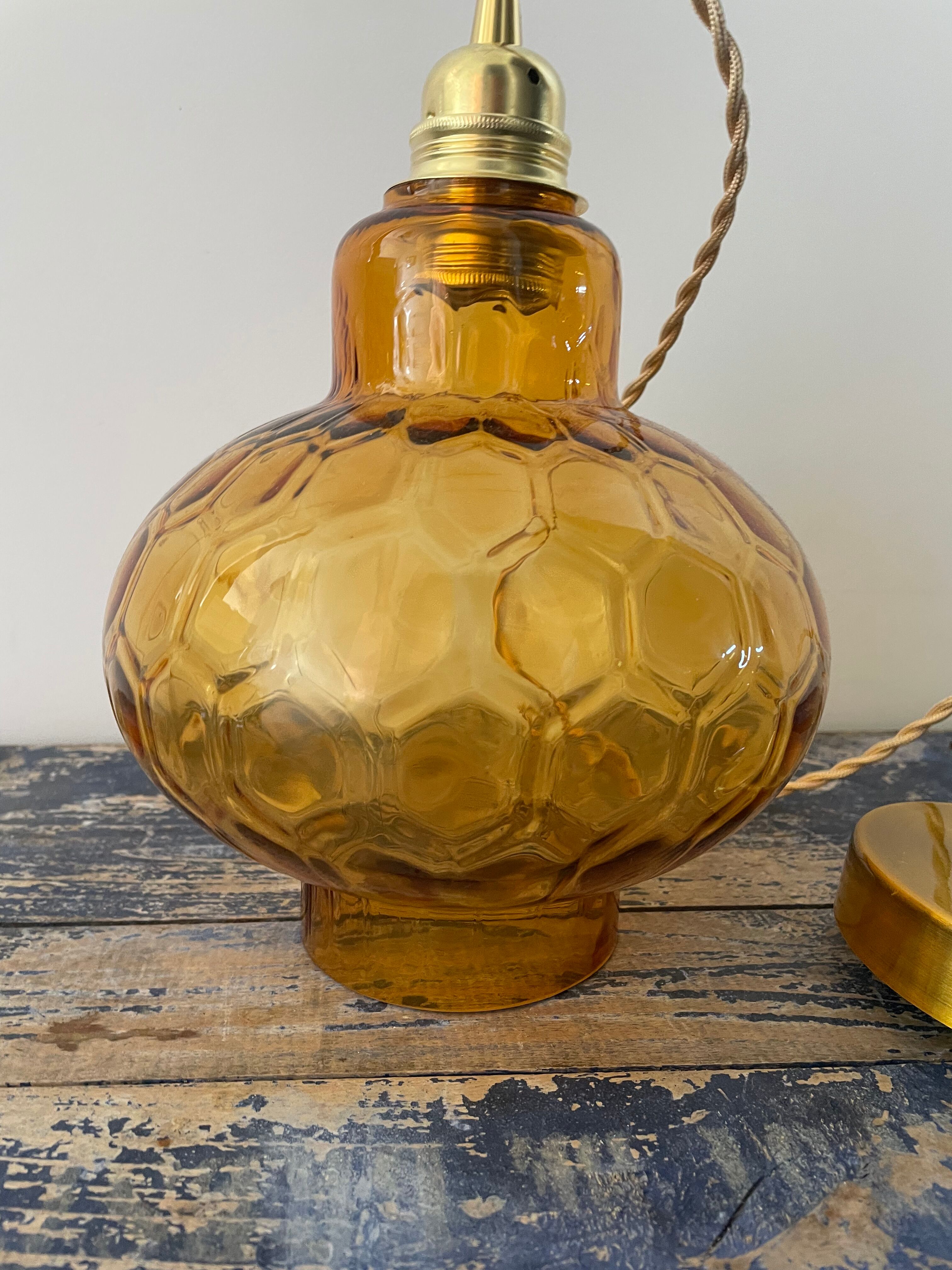 Vintage suspension lamp in electrified amber glass to nine