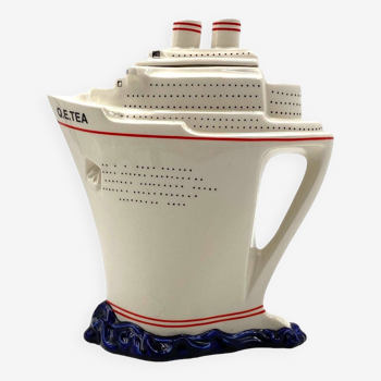 Théière du bateau de croisière Queen Elizabeth II, Paul Cardew, Royaume-Uni, années 2000