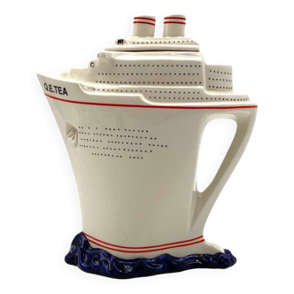 Théière du bateau de croisière Queen Elizabeth II, Paul Cardew, Royaume-Uni, années 2000