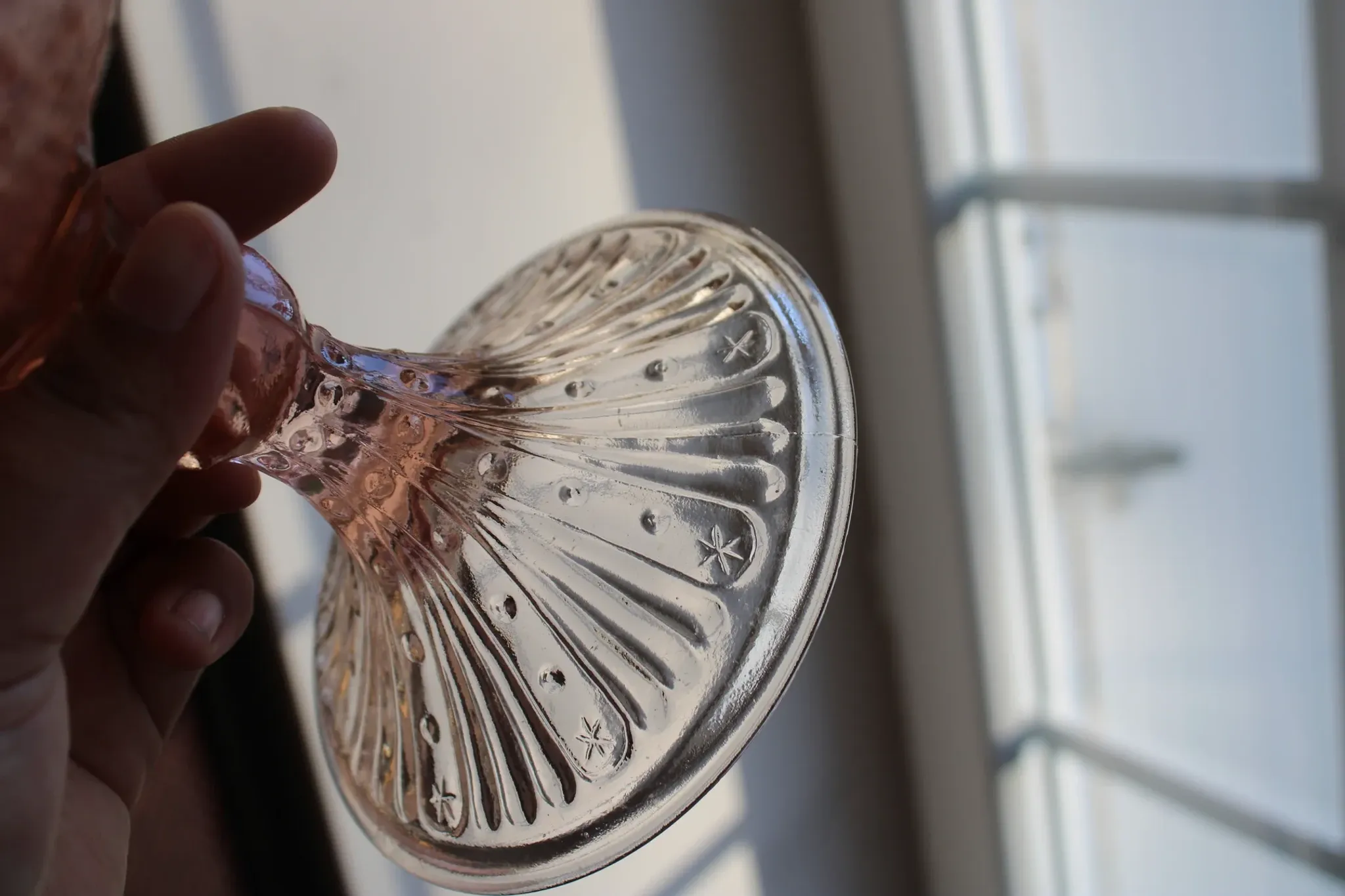 Vintage pink glass footed bowl – Star-decorated compote with draping – Ø 24 cm