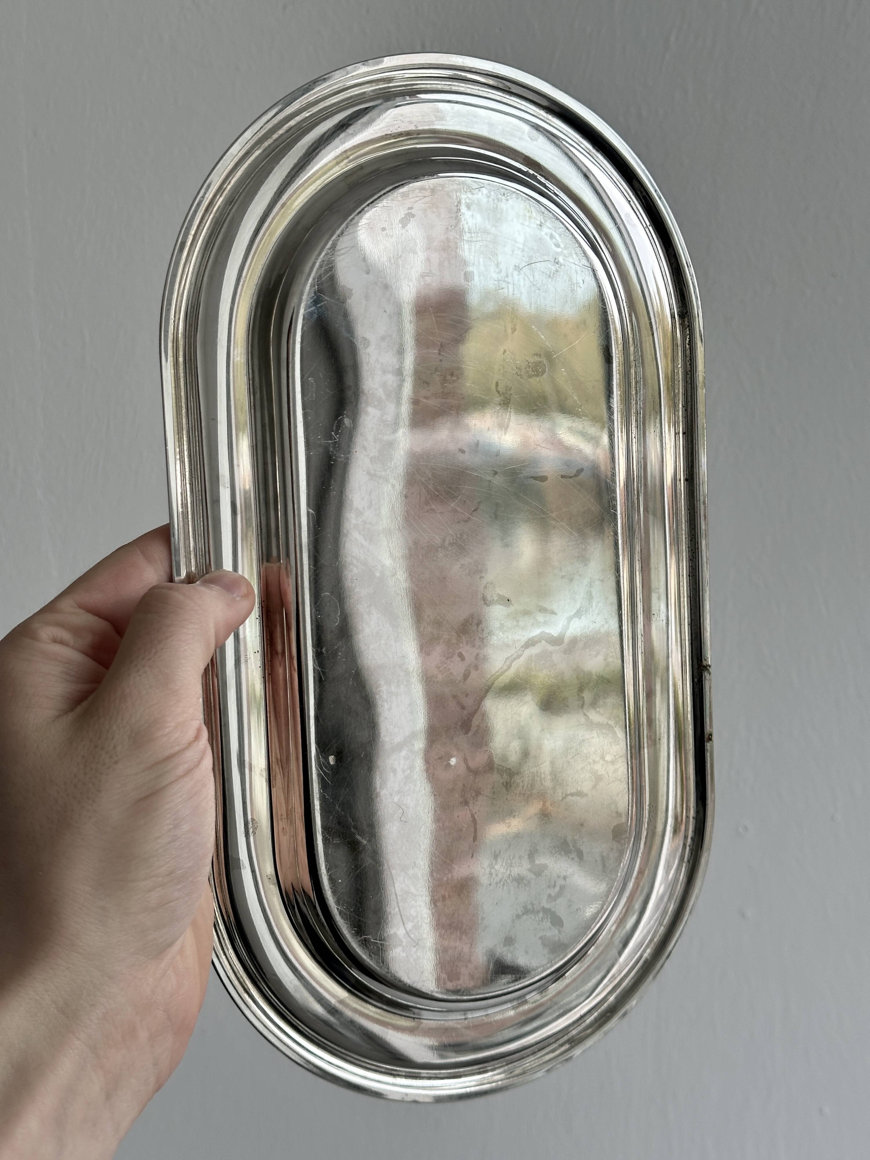 Petit plateau ovale vintage en métal léger brillant