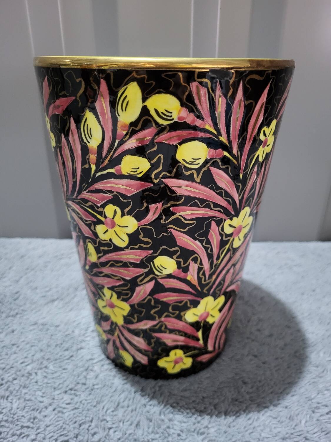 Ceramic vase signed Cérart Monaco in very good condition