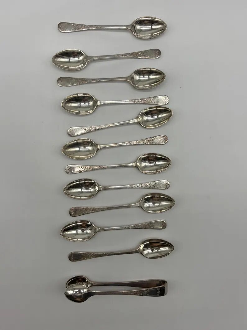 Service of 12 silver-plated metal coffee spoons with tongs and box from around 1900.