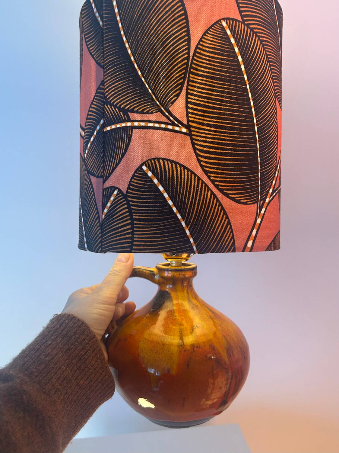 Lampe vase recyclée – céramique ouest-allemande avec tissu graphique