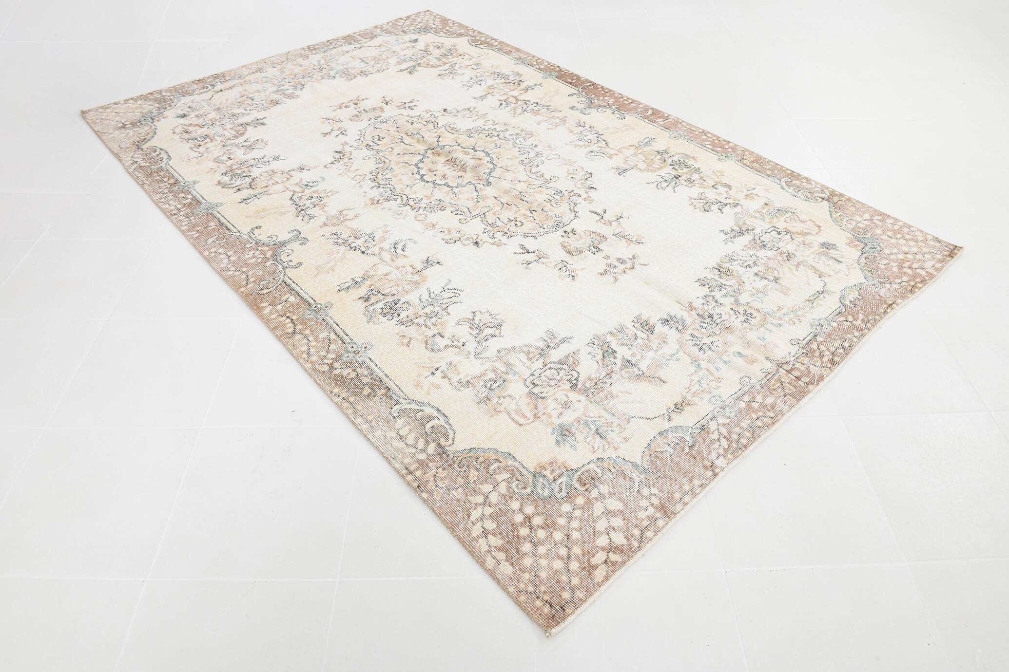 6x10 Cream & Brown Oriental Floral Pattern Vintage Rug, 193x298Cm