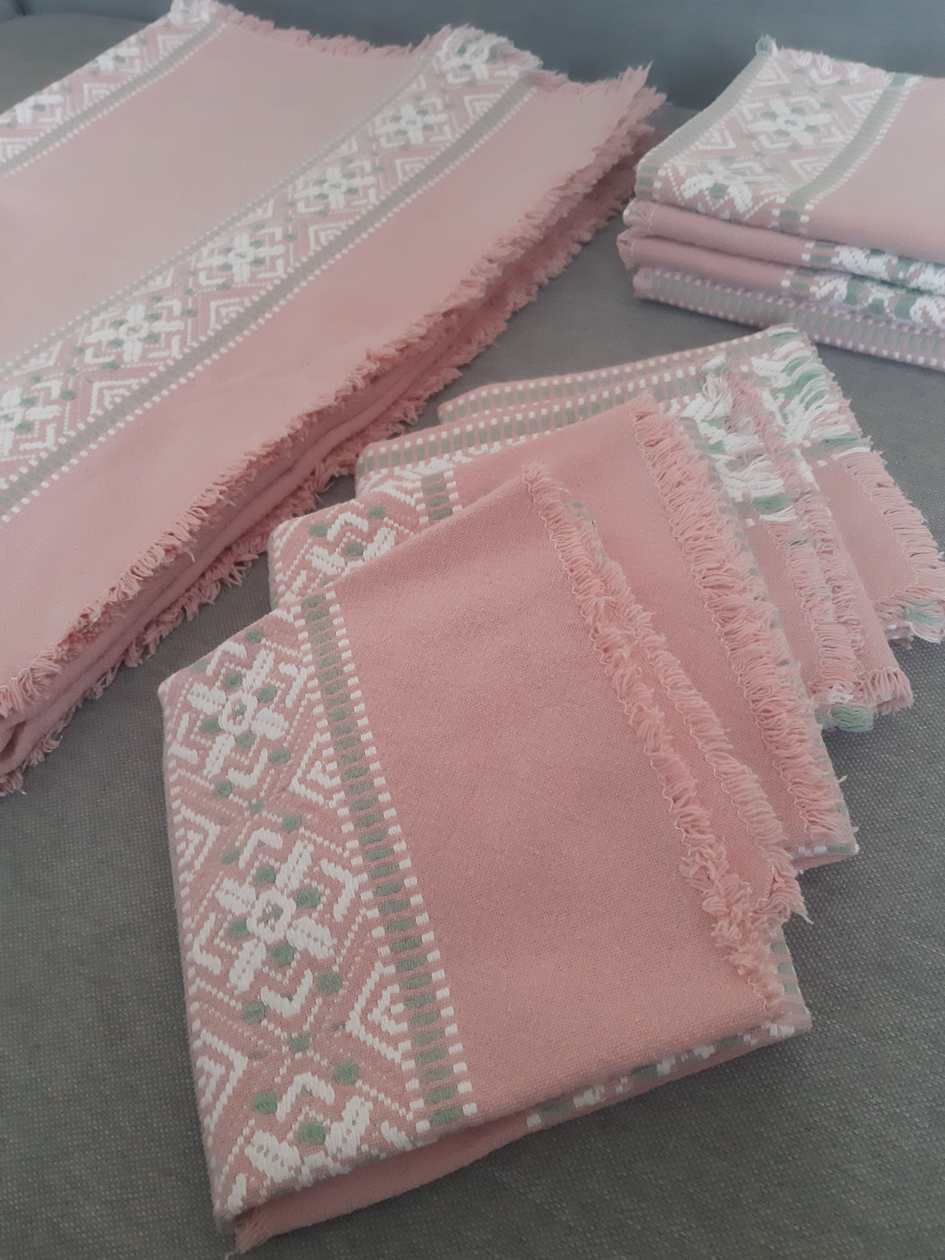 Retro/bohemian tablecloth & 8 towels