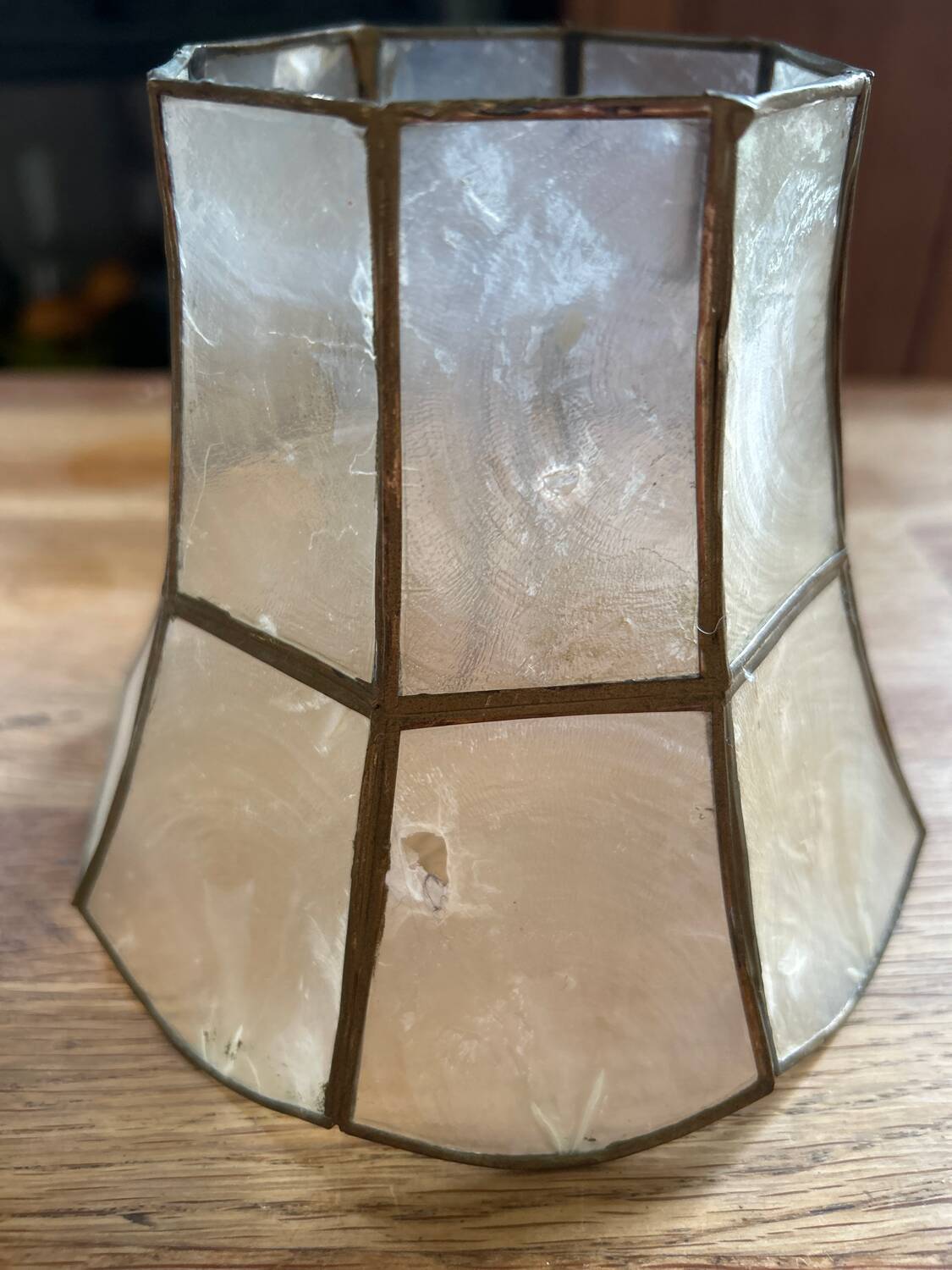 Set of 2 clamp lampshades in mother-of-pearl and brass