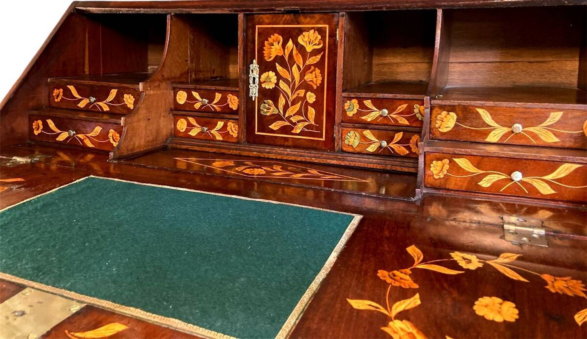 Petit secrétaire en commode hollandais du XVIIIe siècle