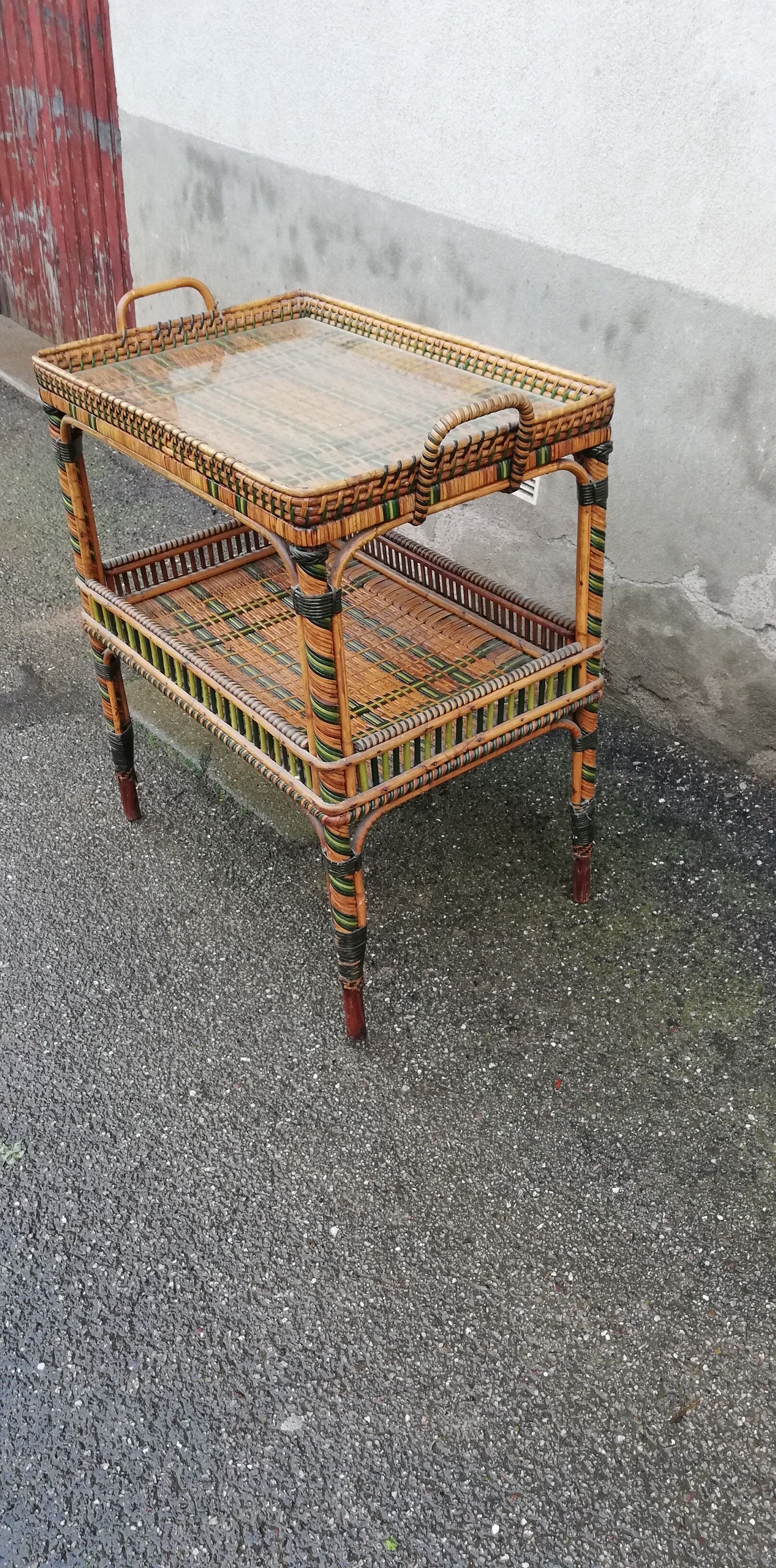 Vintage rattan service