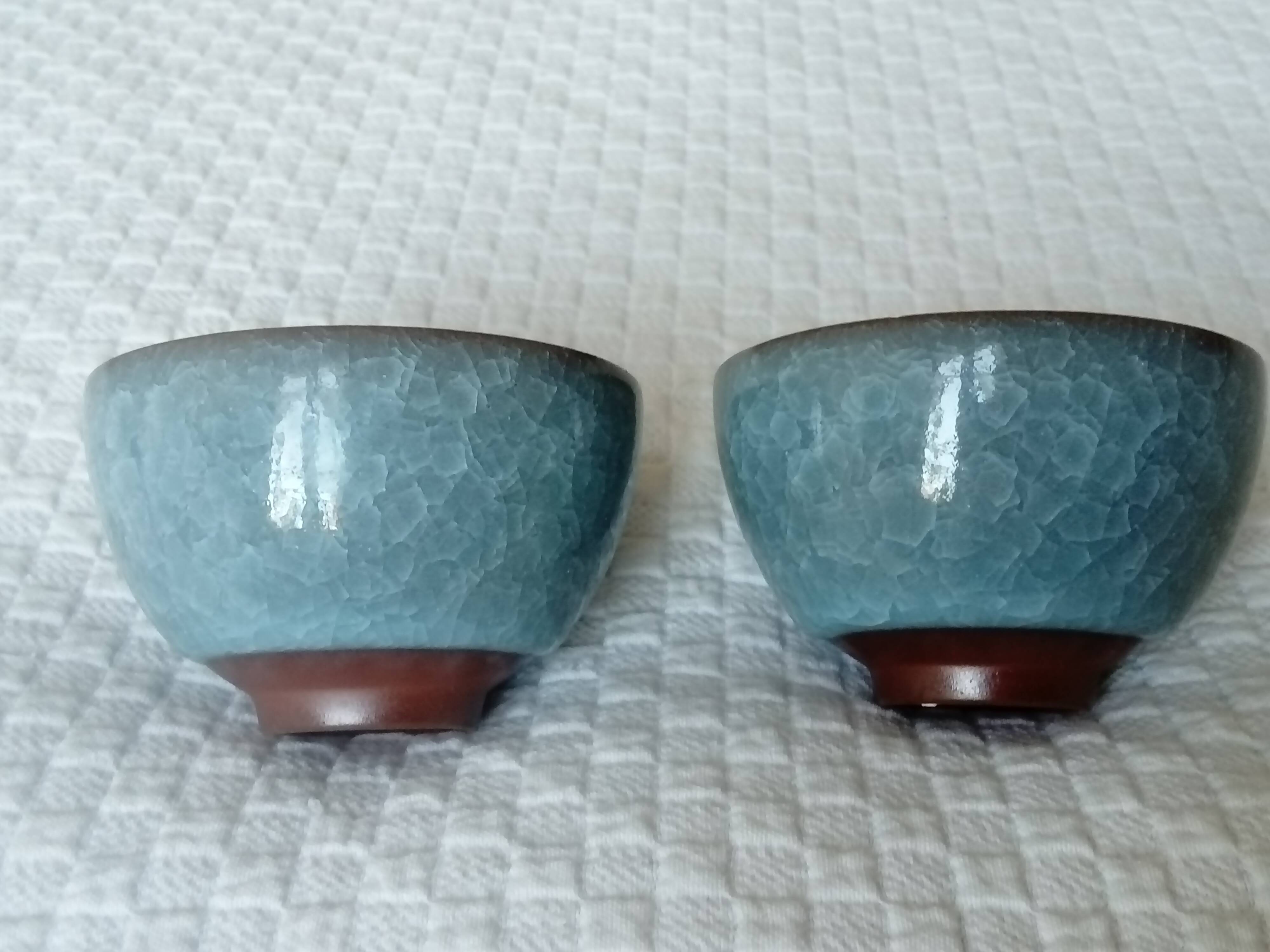 Set of 2 japanese blue cracked glaze ceramic tea bowls
