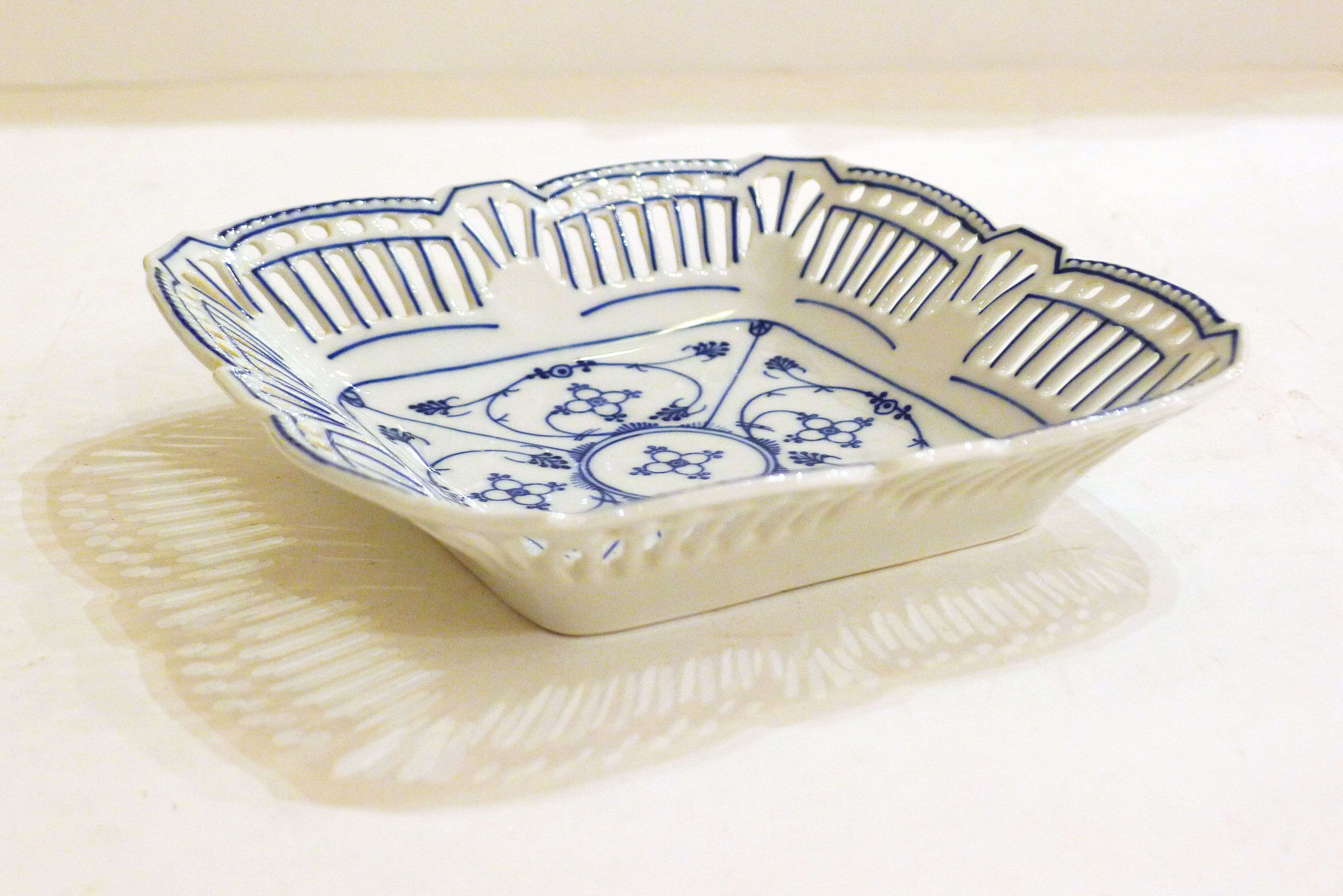 Porcelain cup, Copenhagen décor, early 20th century